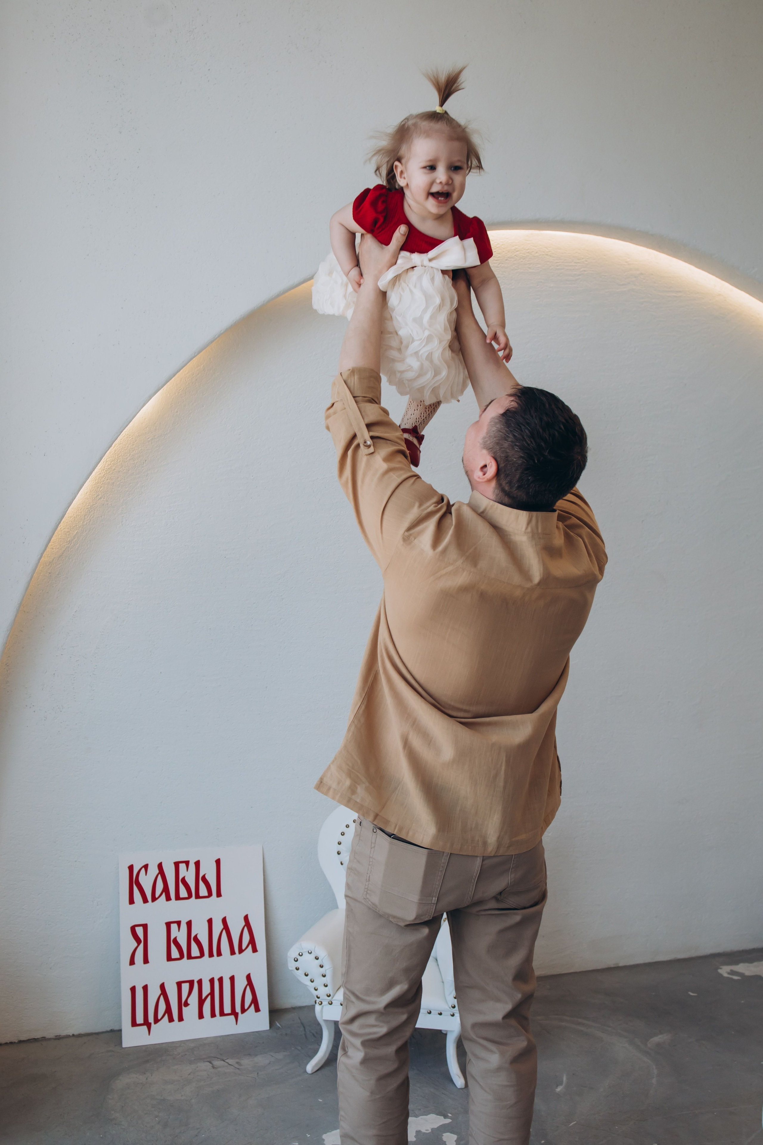 Анечке годик. Семейный фотограф Нижневартовск Тюмень Ефимова Ирина