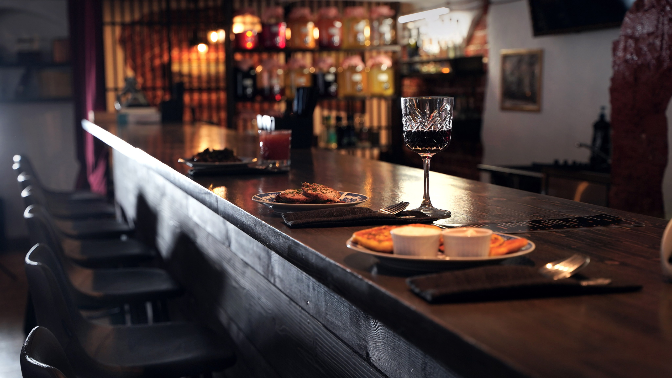 «На Дне» рюмочная. Фотограф Надежда Жемкова. Фотосъёмка, ретушь, фотомонтаж для вас и вашего бизнеса