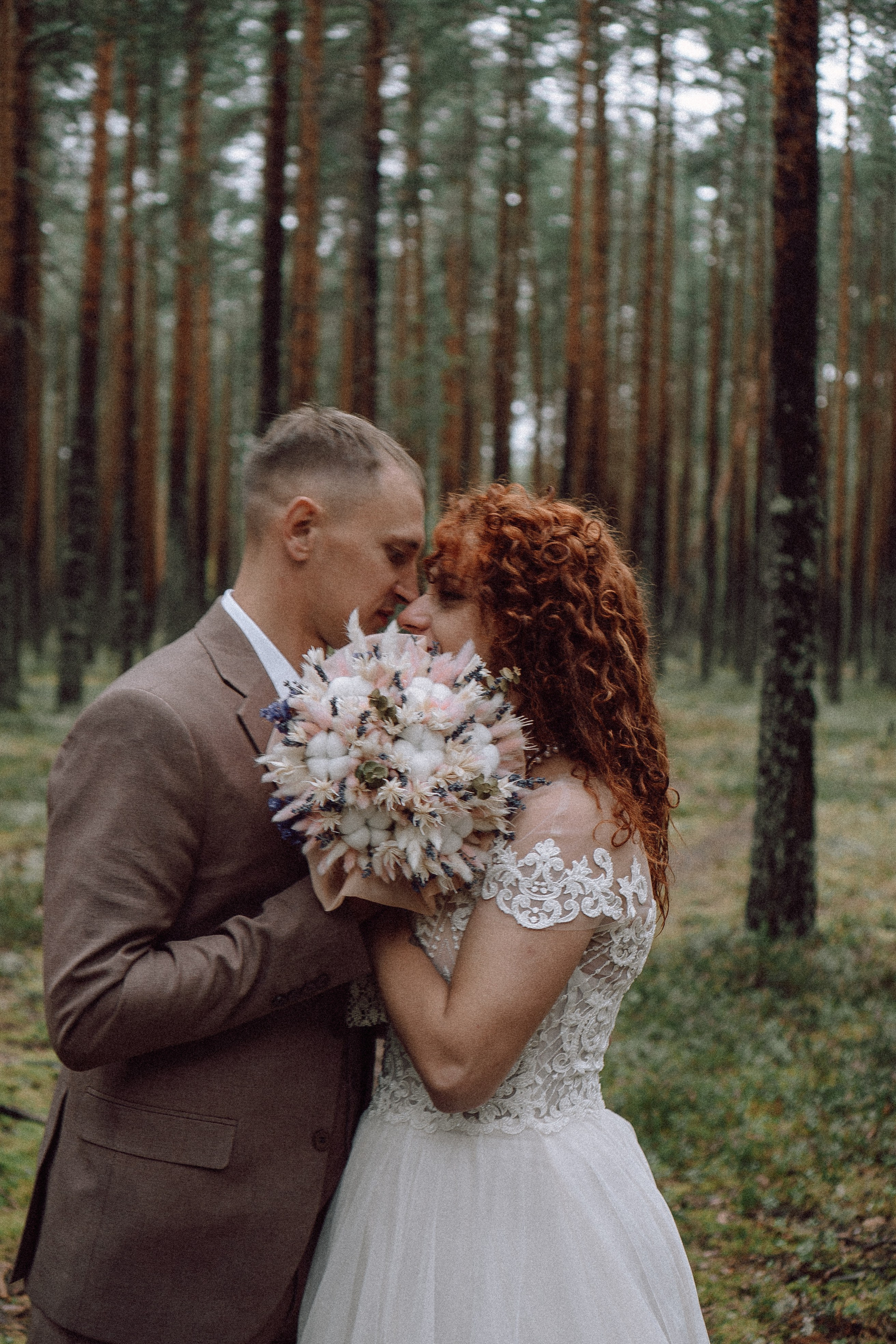 СВАДЕБНАЯ ФОТОСЕССИИЯ ПАРЫ В ГОРОДЕ ПРИОЗЕРСК В СОСНОВОМ ЛЕСУ И С ПИКАПОМ. Профессиональный фотограф, Санкт-Петербург — Виктория Богомолова