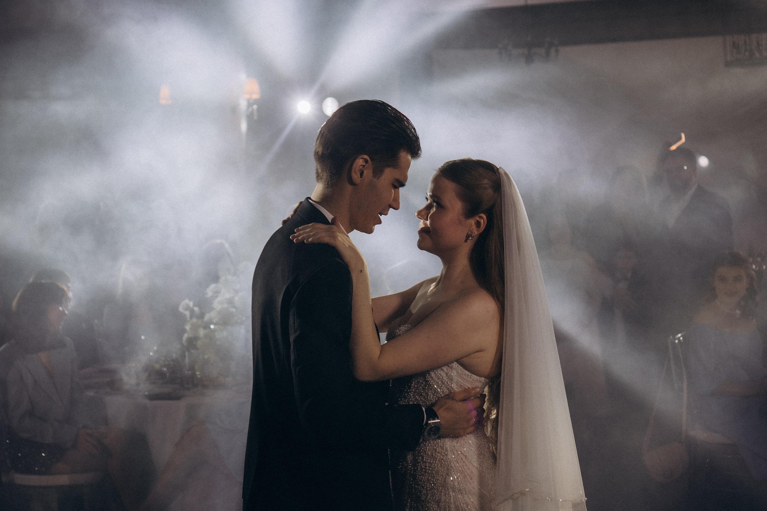 ПЕРВЫЙ ТАНЕЦ МОЛОДЫХ НА БАНКЕТЕ. ТРОГАТЕЛЬНЫЙ МОМЕНТ (СНЯТО В СИБИРЕ В НИЖНЕВАРТОВСКЕ). Профессиональный фотограф, Санкт-Петербург — Виктория Богомолова