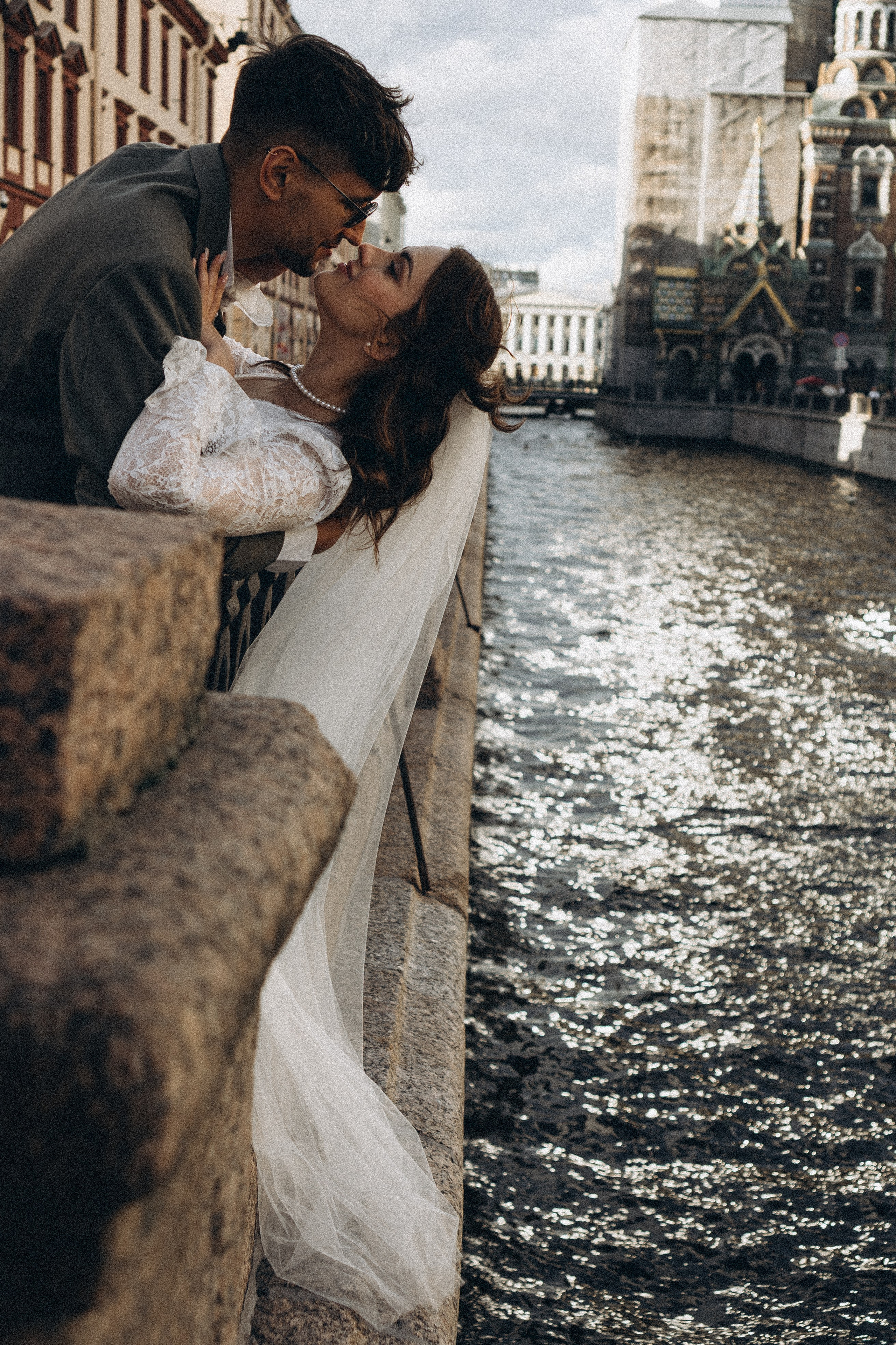 СВАДЕБНАЯ ПРОГУЛКА ВОЗЕ ИСАИКЕВСКОГО СОБОРА АСТОРИИ И ЗАКОНОДАЛЕТНОГО СОБРАНИЯ. Профессиональный фотограф, Санкт-Петербург — Виктория Богомолова