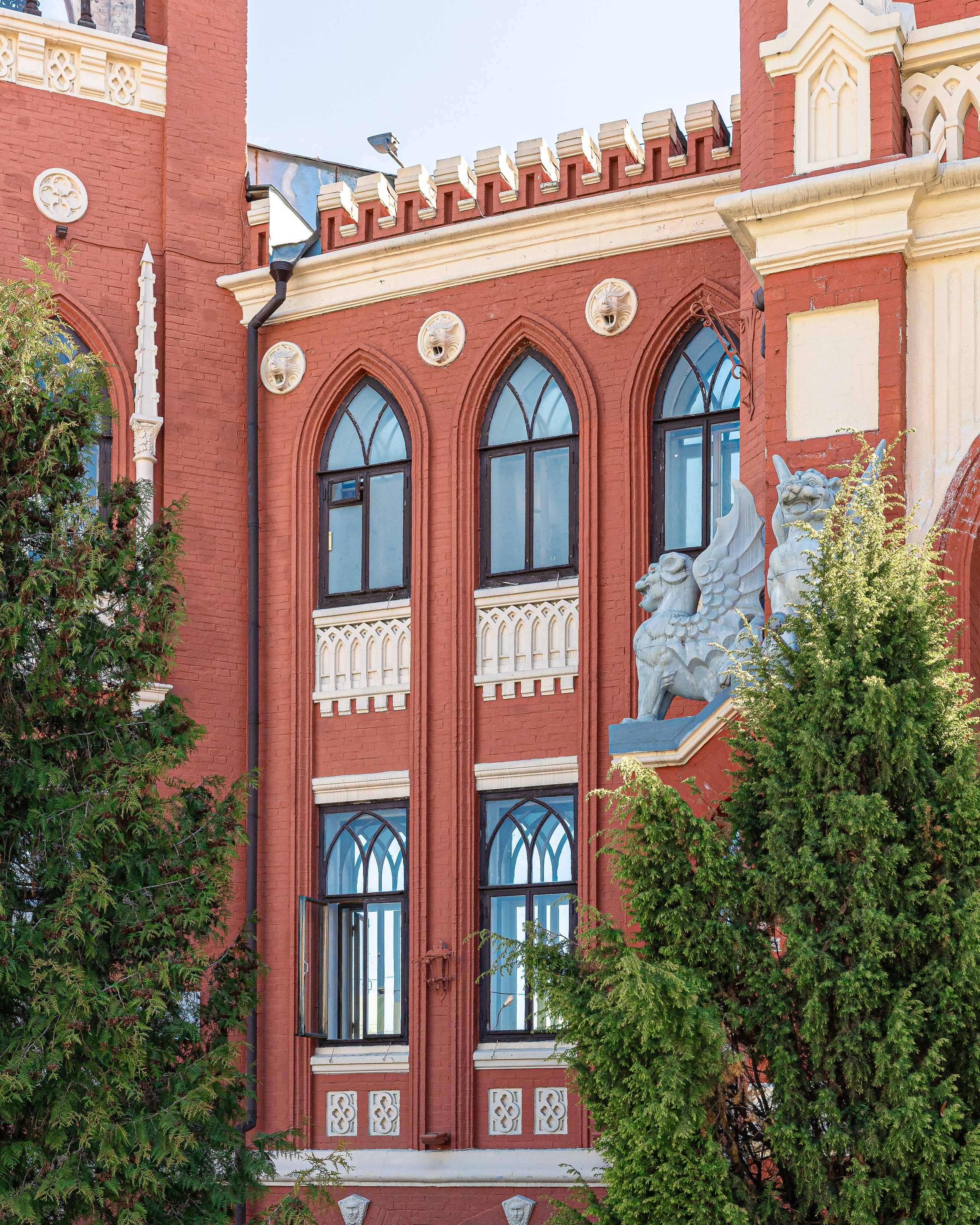 Красный замок Тихона Булычева на Вятке. Архитектор Чарушин И.А. Иван Благушин. Интерьерный и архитектурный фотограф в Москве и Санкт-Петербурге