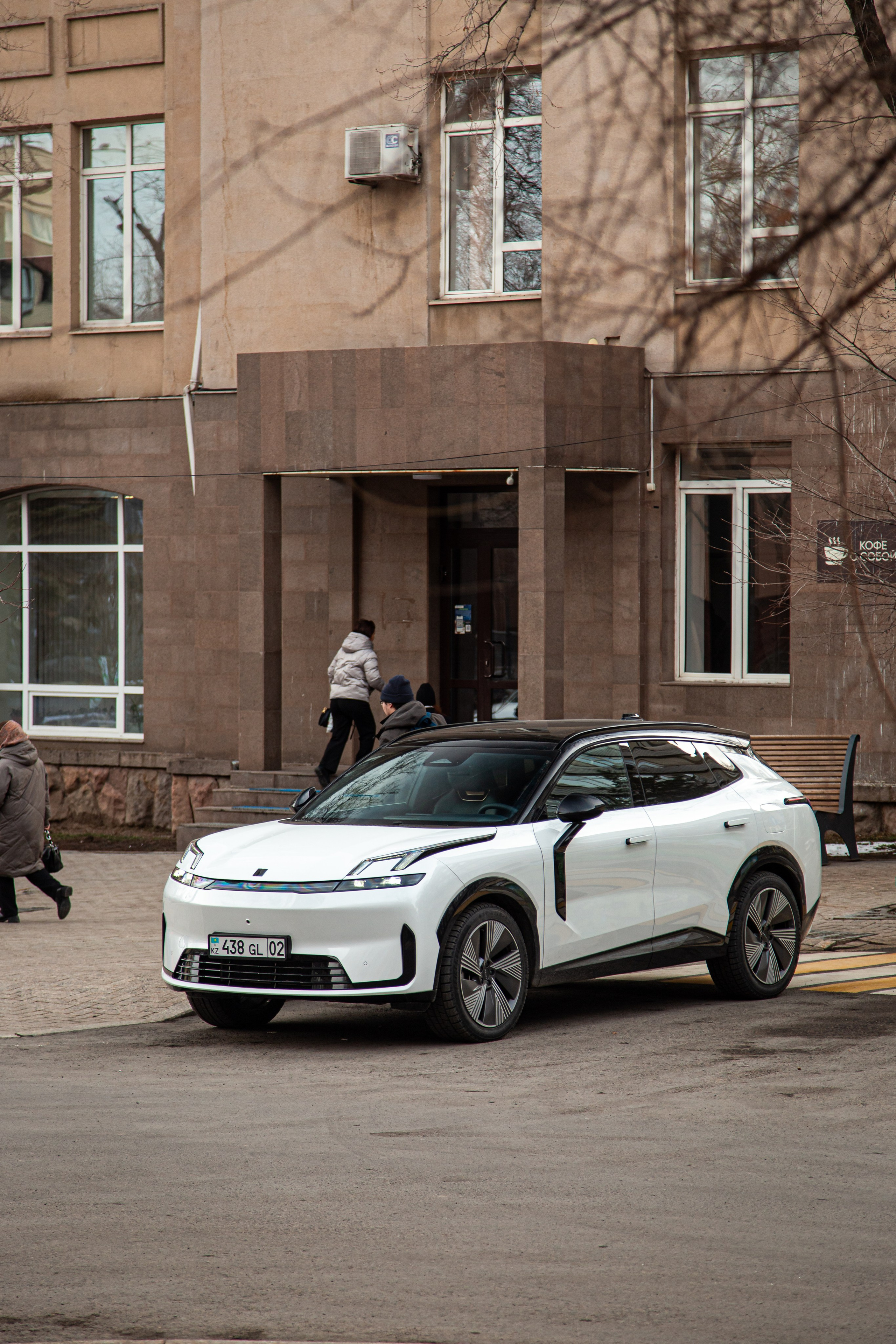 Lynk&Co 08 EM-P. Рекламный и портретный фотограф в Алматы — Серекпаев Танирхан