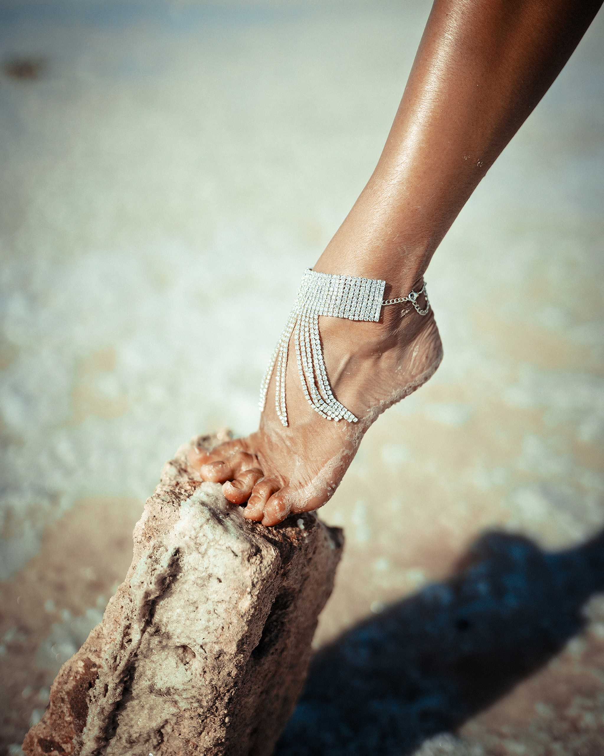 Burning man женская нога в аксессуарах