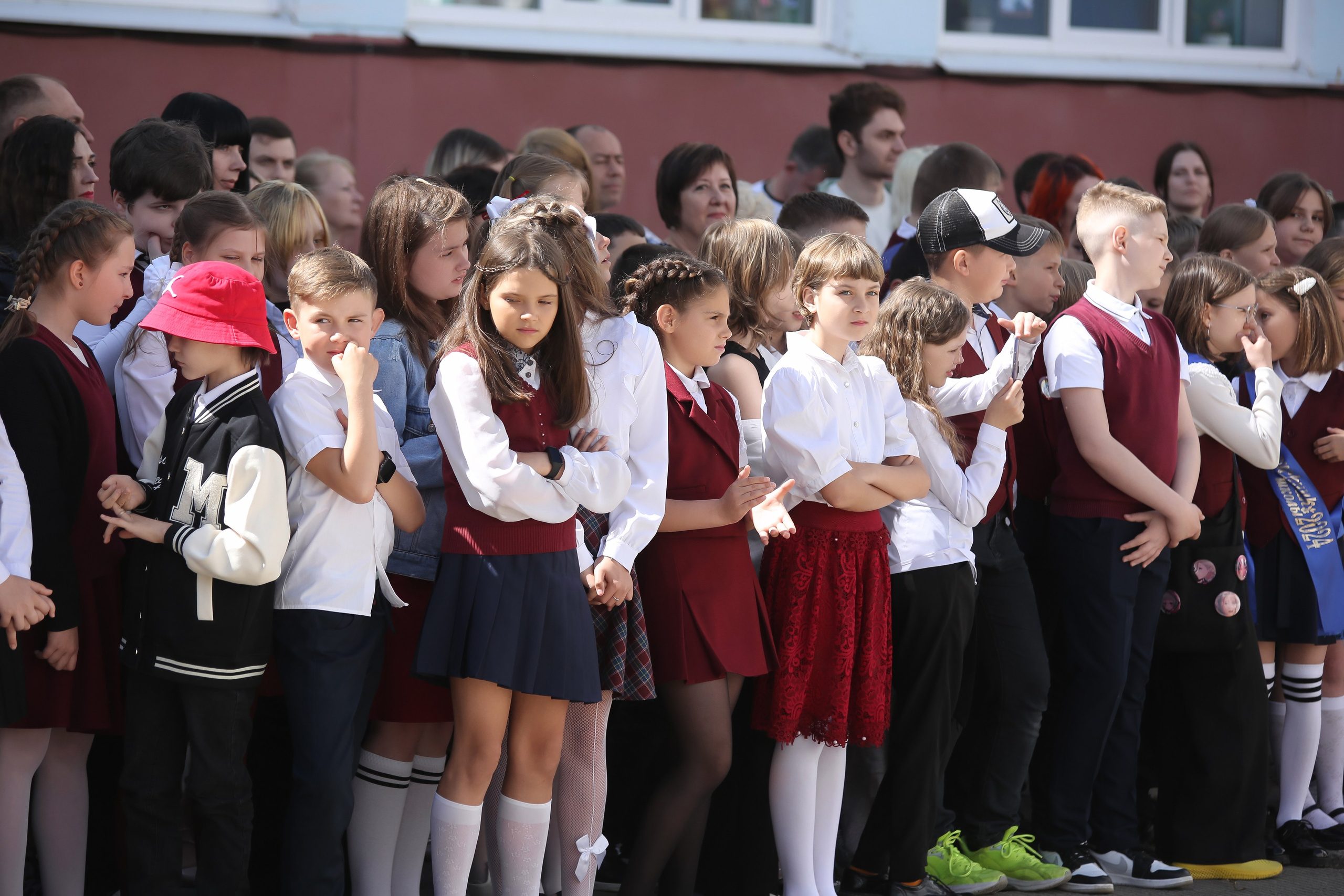 ЛИНЕЙКА «ПОСЛЕДНИЙ ЗВОНОК» 9 ШКОЛА 2024 г МЦЕНСК. ТВОЙ АЛЬБОМ / ТВОИ ПРАВИЛА