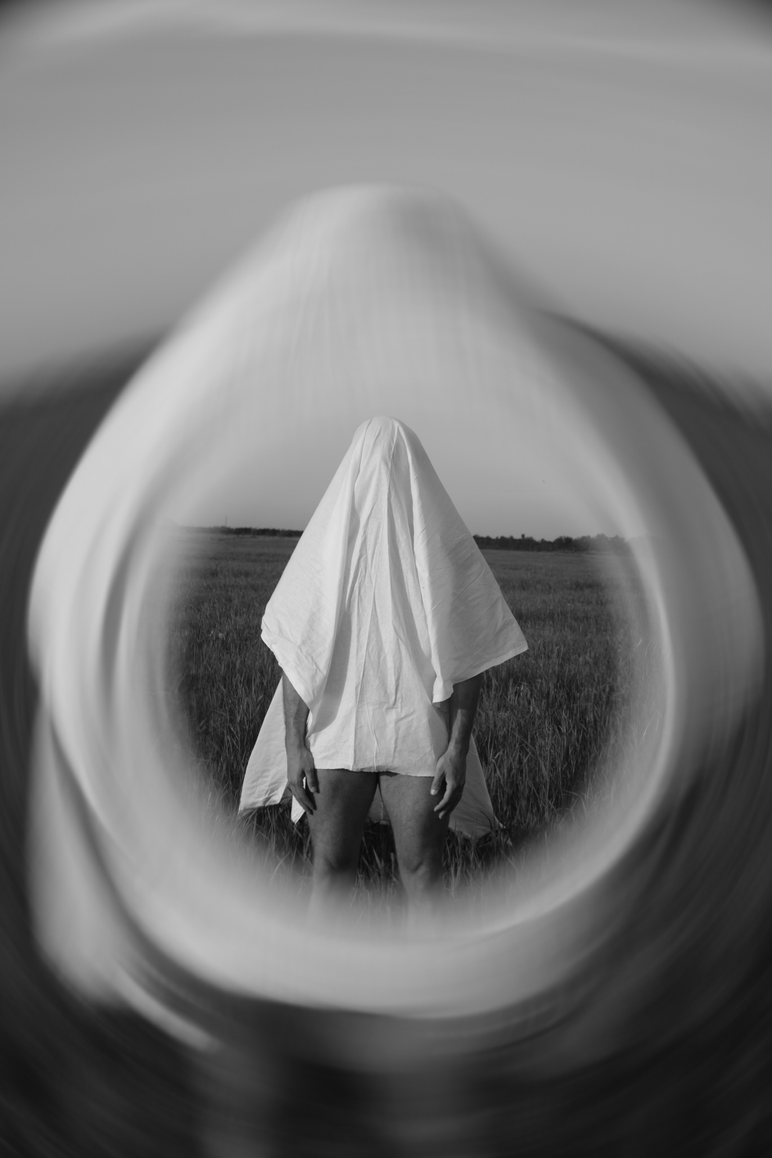 Я  фотограф. Работаю в городе Москва,