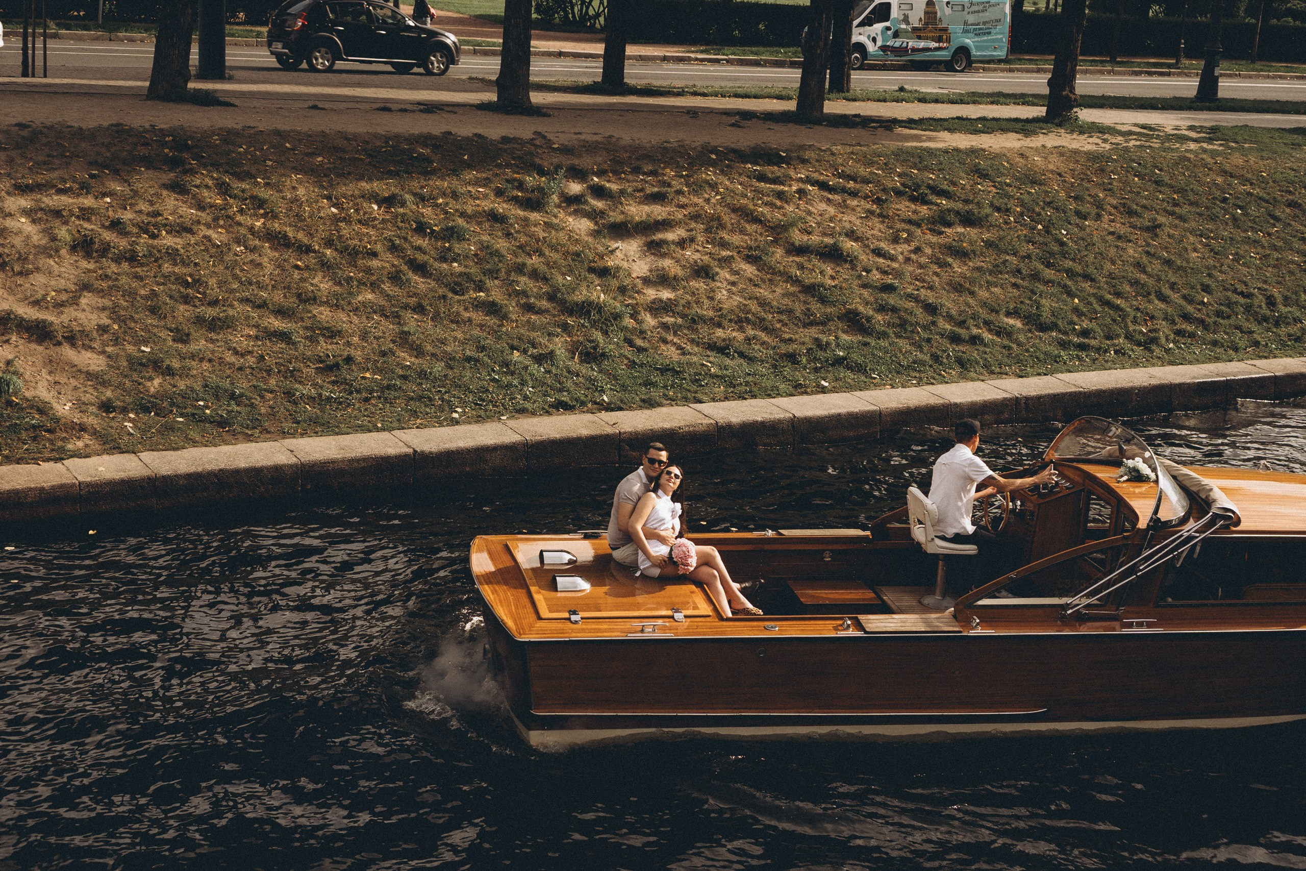 СВАДЕНБНАЯ СЬЕМКА НА КАТЕРЕ ПО КАНАЛАМ САНКТ-ПЕТЕРБУРГА И В АКВАТОРИИ НЕВЫ. Профессиональный фотограф, Санкт-Петербург — Виктория Богомолова