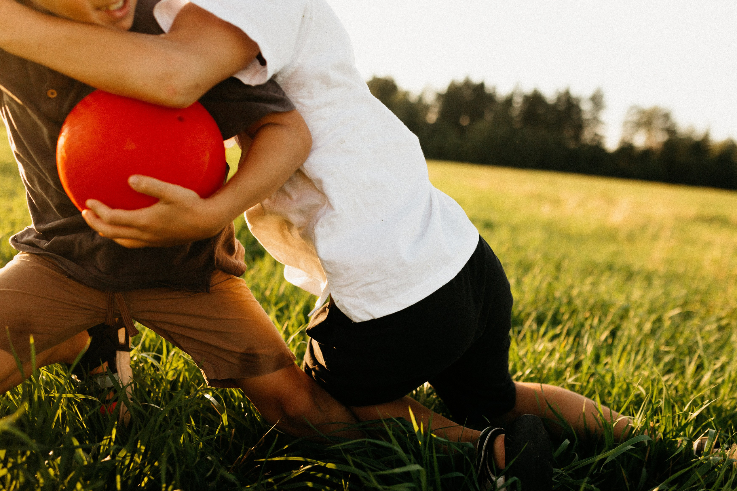 Фотосессия с красными мячами. Семейный фотограф Маша Тимофеева | Москва