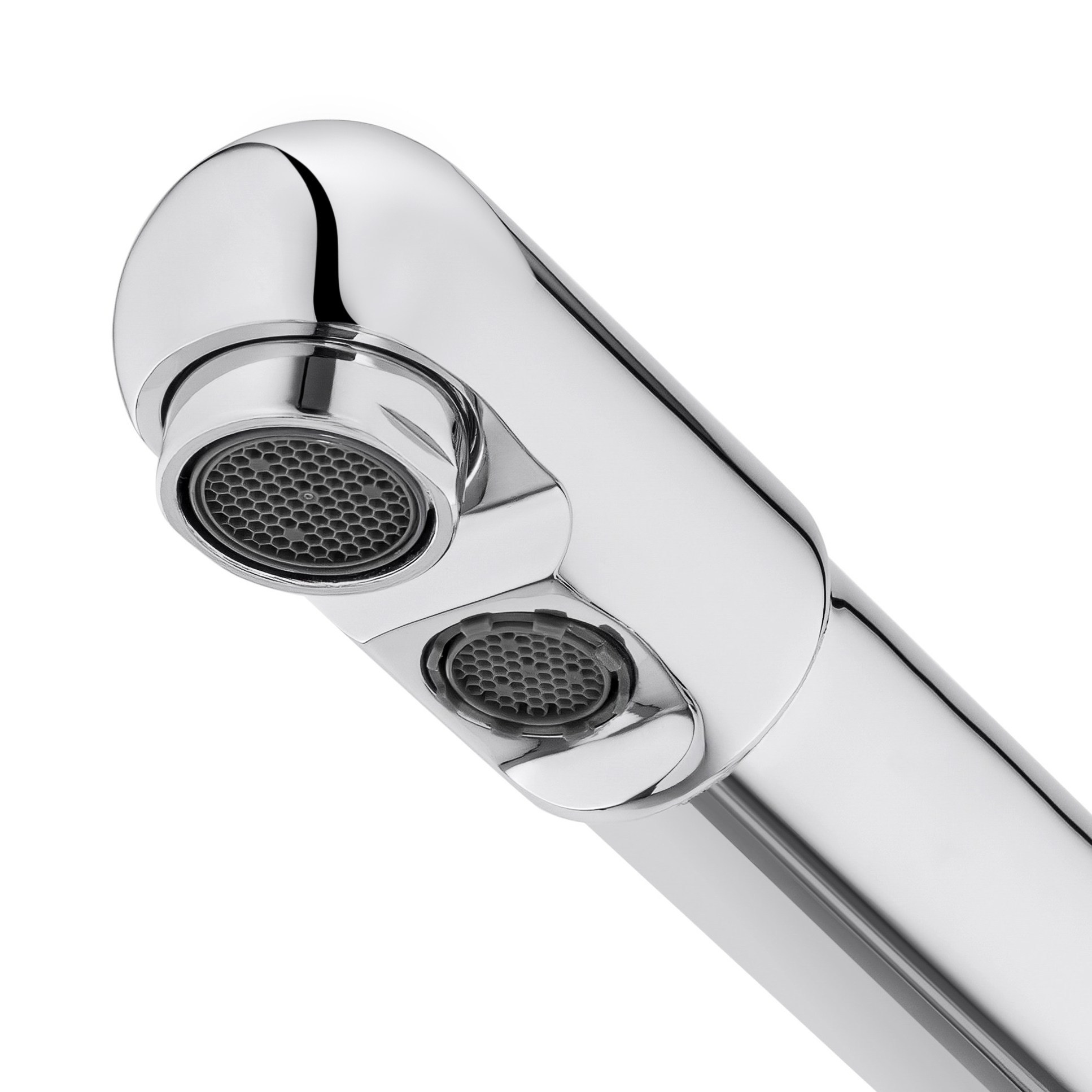 Излив смесителя для кухни крупным планом