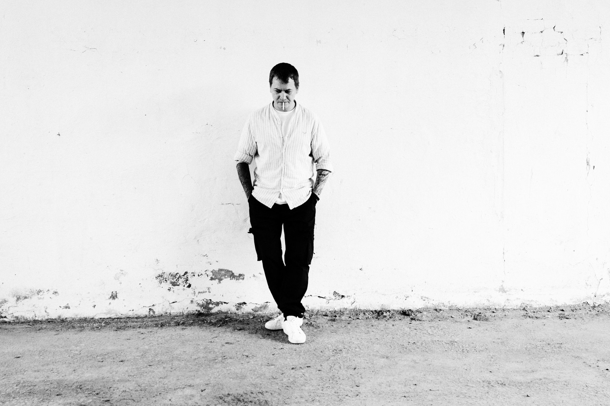 Уличная мужская летняя фотосессия в центре Тюмени. Портретный фотограф Тюмень Дарья Мустафина