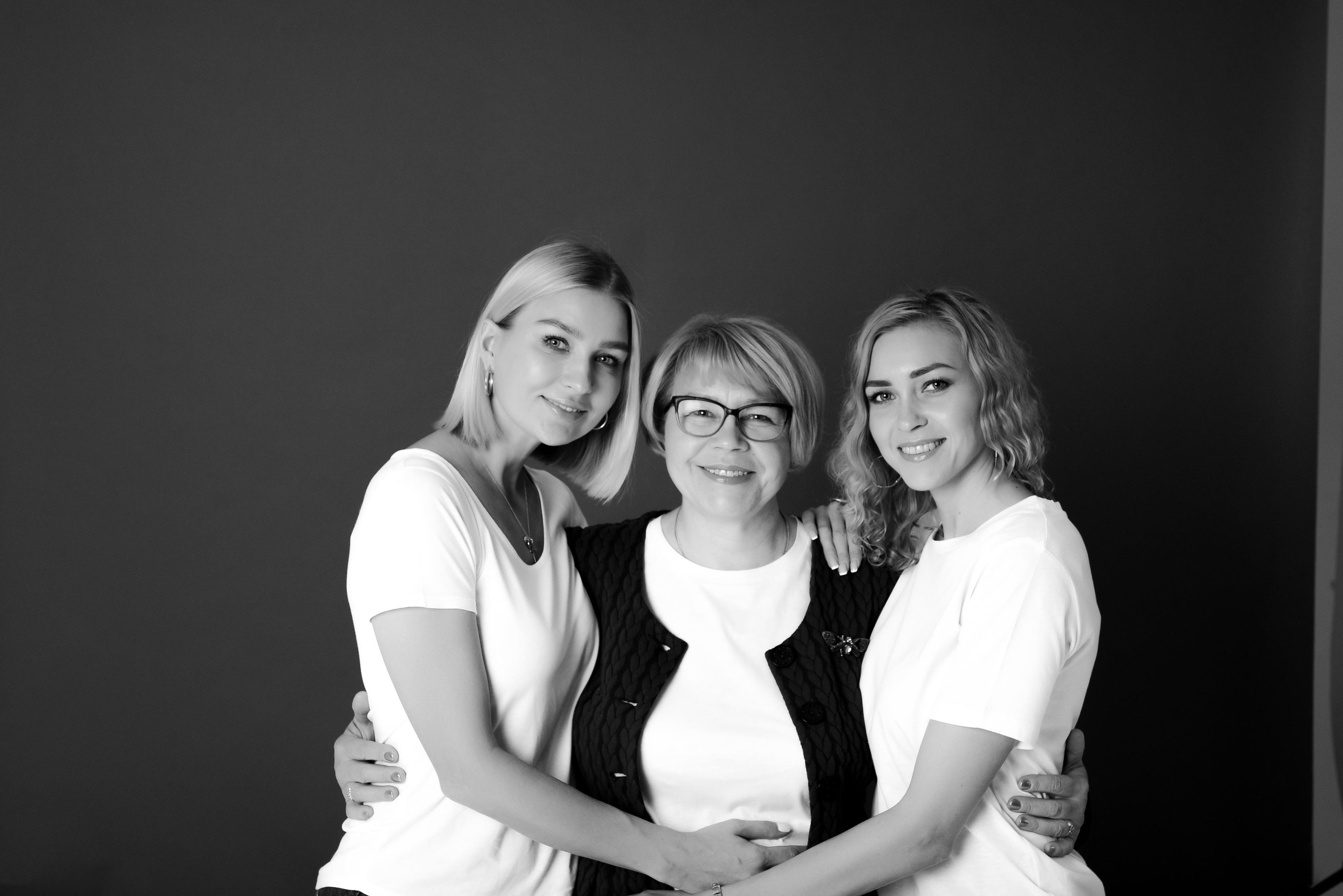 Три поколения. Выпускные альбомы в современном стиле | Казань