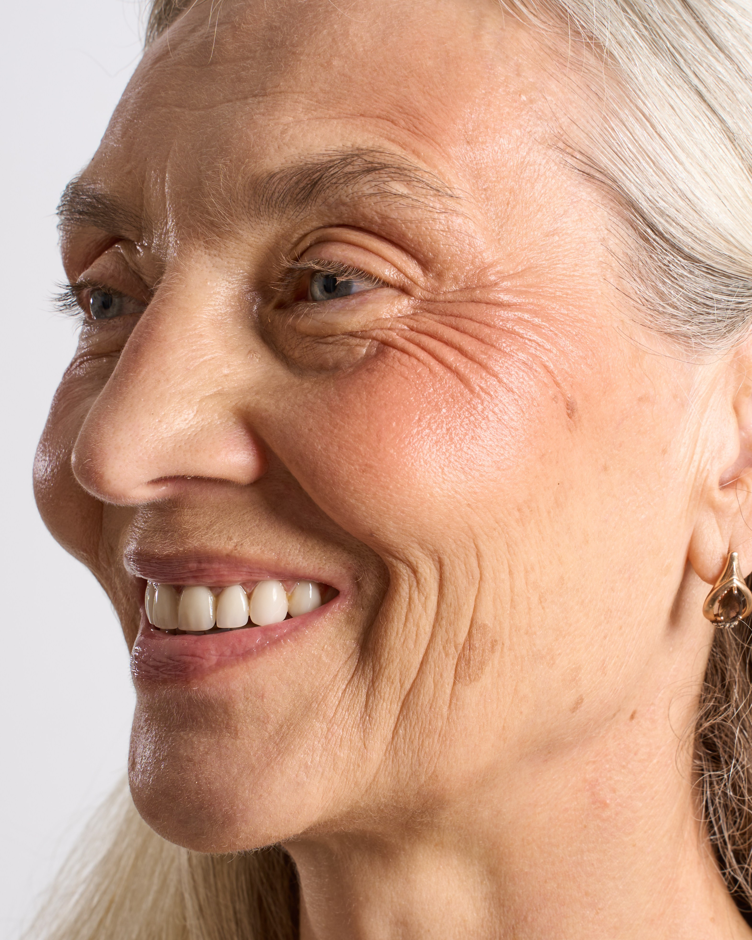 BEFORE/AFTER. Professional retoucher