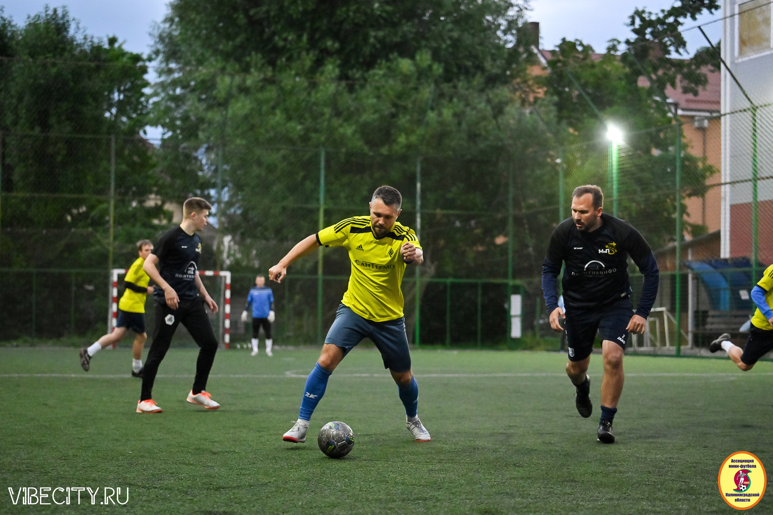ИГРЫ МИНИ-ФУТБОЛЬНОЙ И КОРПОРАТИВНОЙ ЛИГИ. VIBECITY.RU Вайб Сити Ру Фоторепортажи Фотоотчеты Калининград