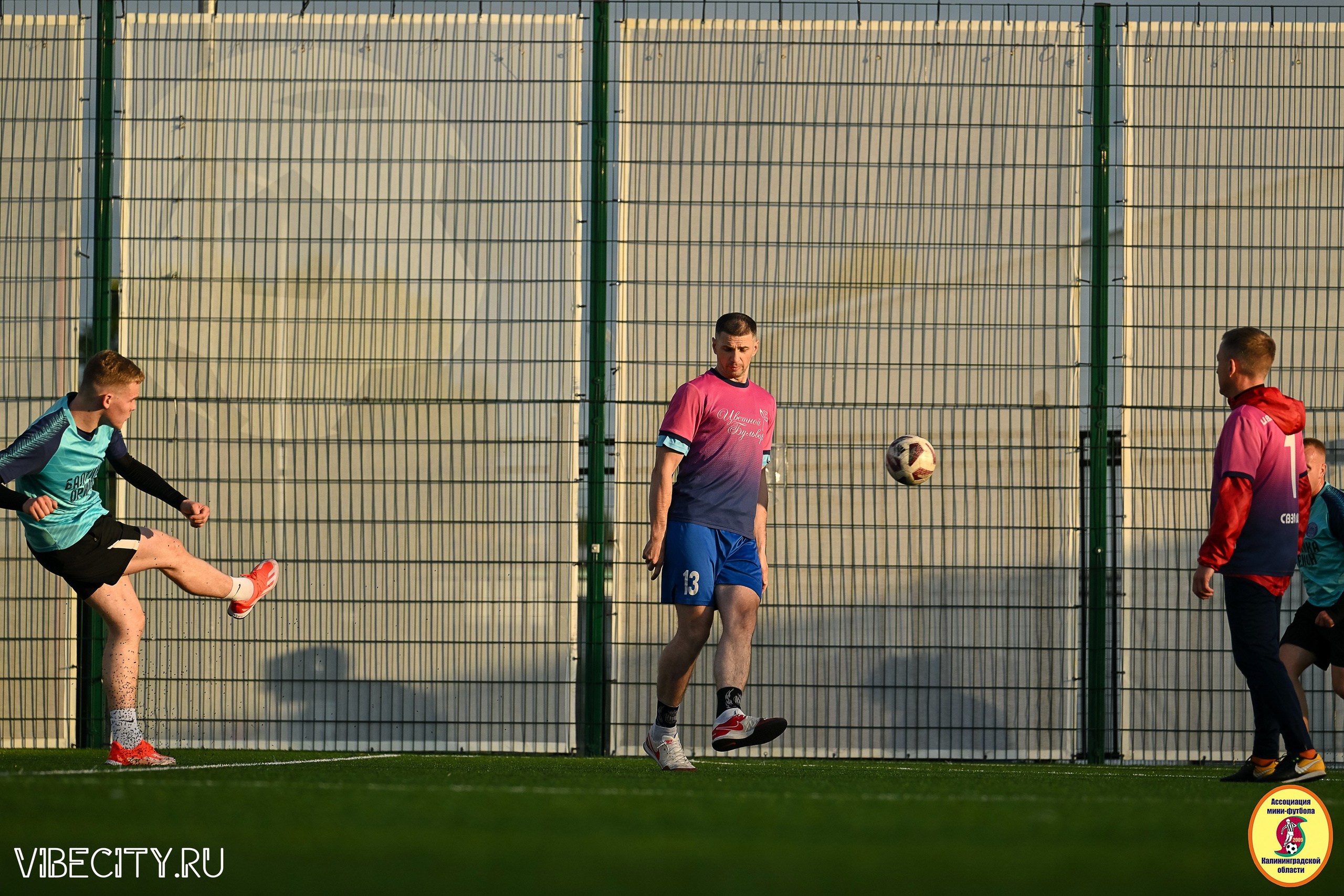 ИГРЫ МИНИ-ФУТБОЛЬНОЙ И КОРПОРАТИВНОЙ ЛИГИ. VIBECITY.RU Вайб Сити Ру Фоторепортажи Фотоотчеты Калининград