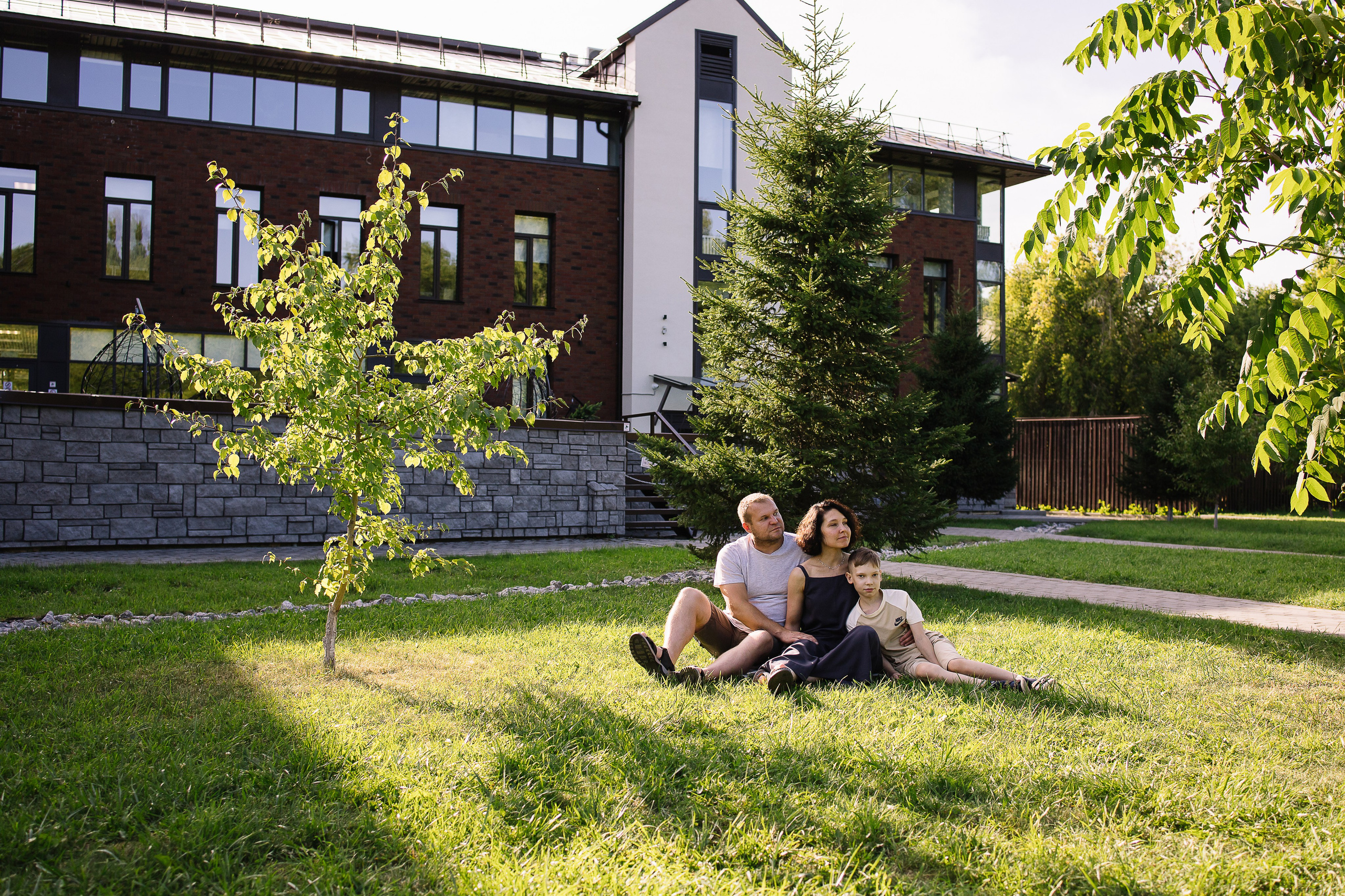 Семейная фотосессия у озера в центре Томска. Семейный фотограф в Томске Максимова Екатерина
