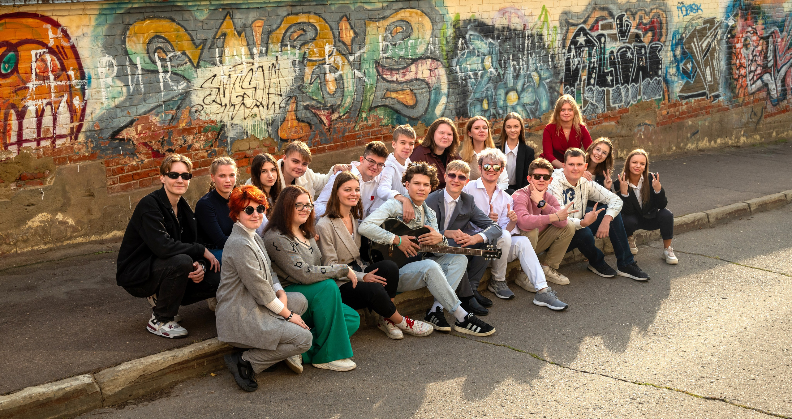 Осенние фотосессии классов в городе для ваших выпускных альбомов. Выпускные альбомы в городе Саров