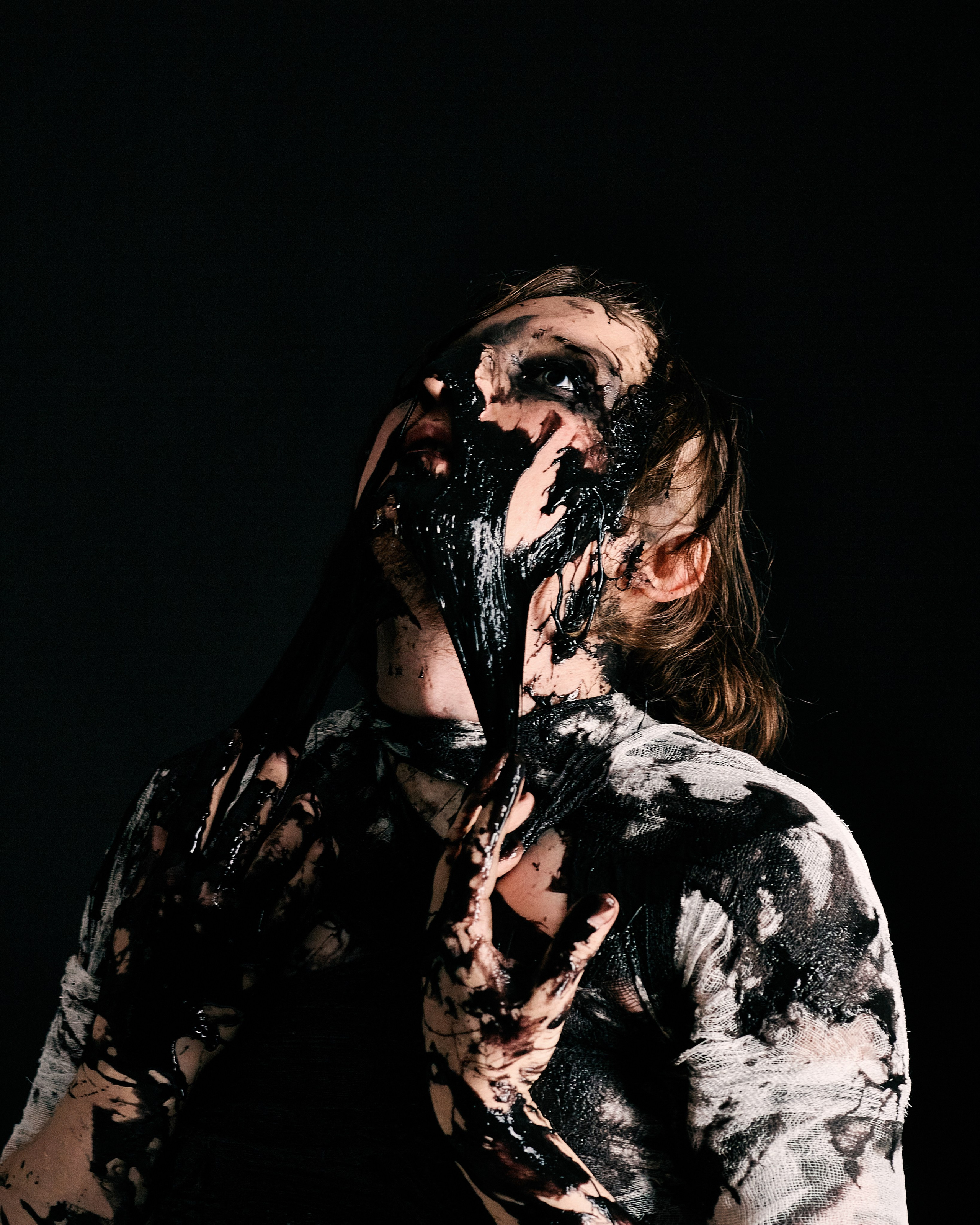 Чёрная жидкость. Фотограф из Первоуральска Роман Заиченко