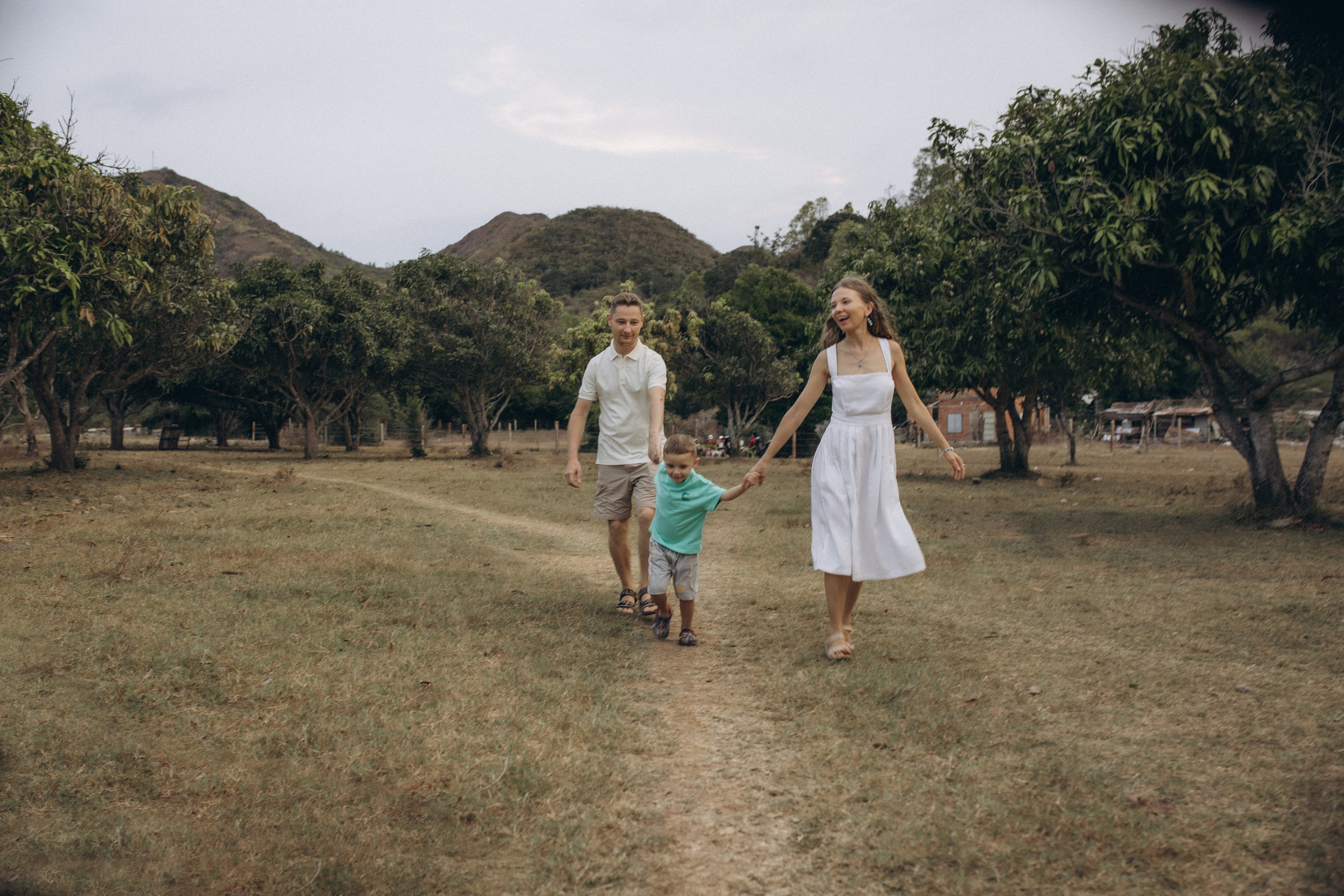 Семья Пискаревых в манго саду.Нячанг. Главная