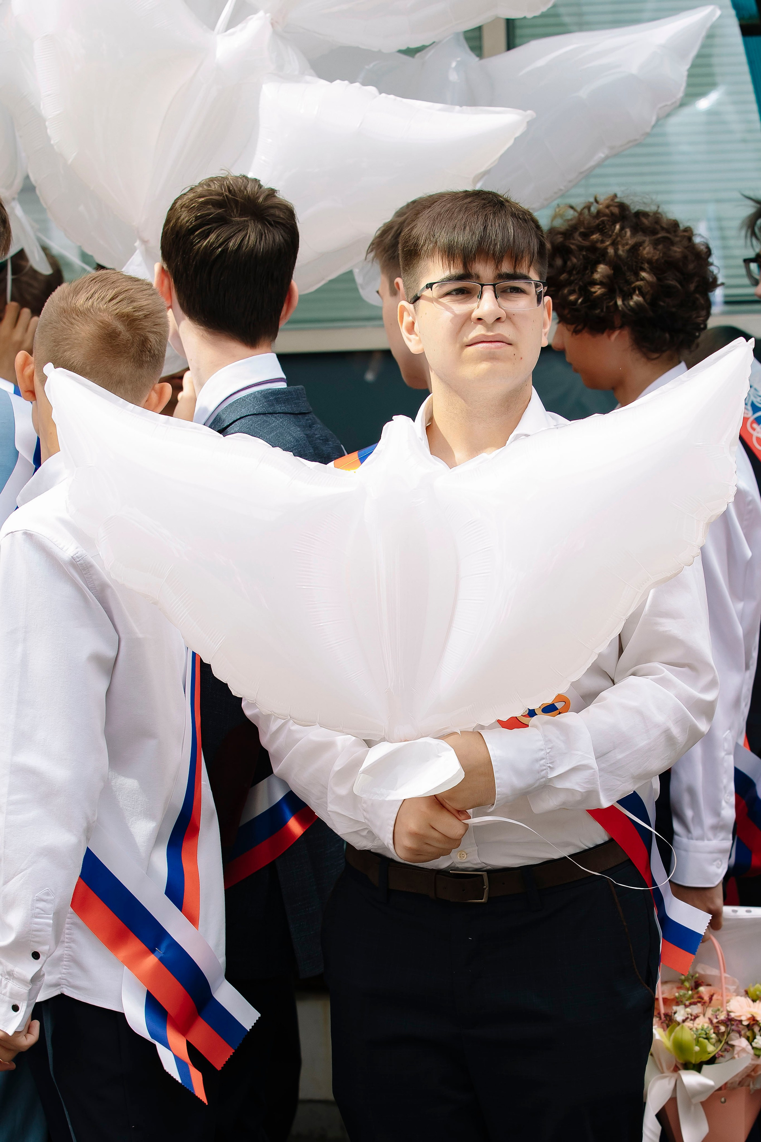 Последний звонок 2026 школа № 2025. Профессиональный фотограф в Москве | Заказать фотосессию и съемку