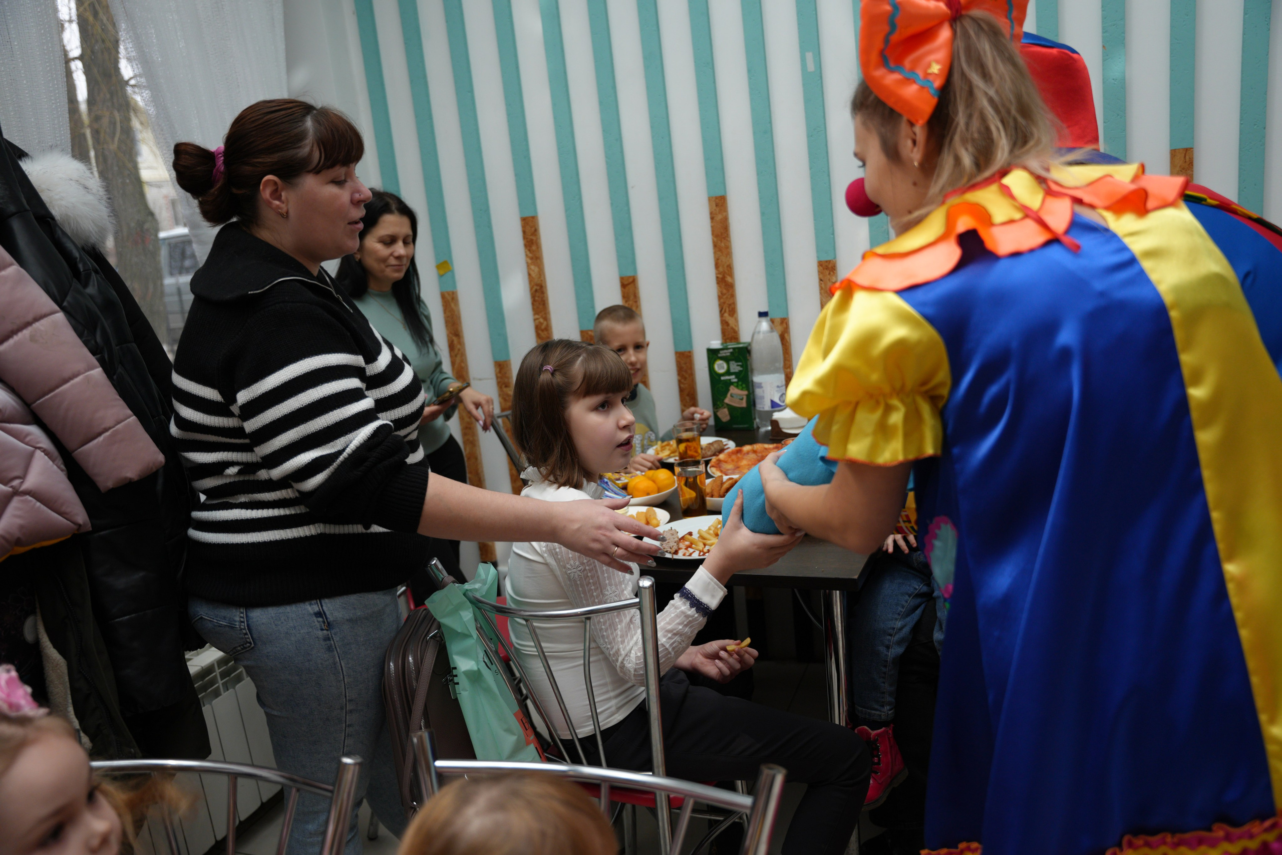 Социально —благотворительная акция «Ты в этом мире не один», посвященная Международному дню инвалидов. ВЫПУСКНЫЕ АЛЬБОМЫ, Школьный фотограф, семейный и свадебный в Саратове и области Ольга Плаксина