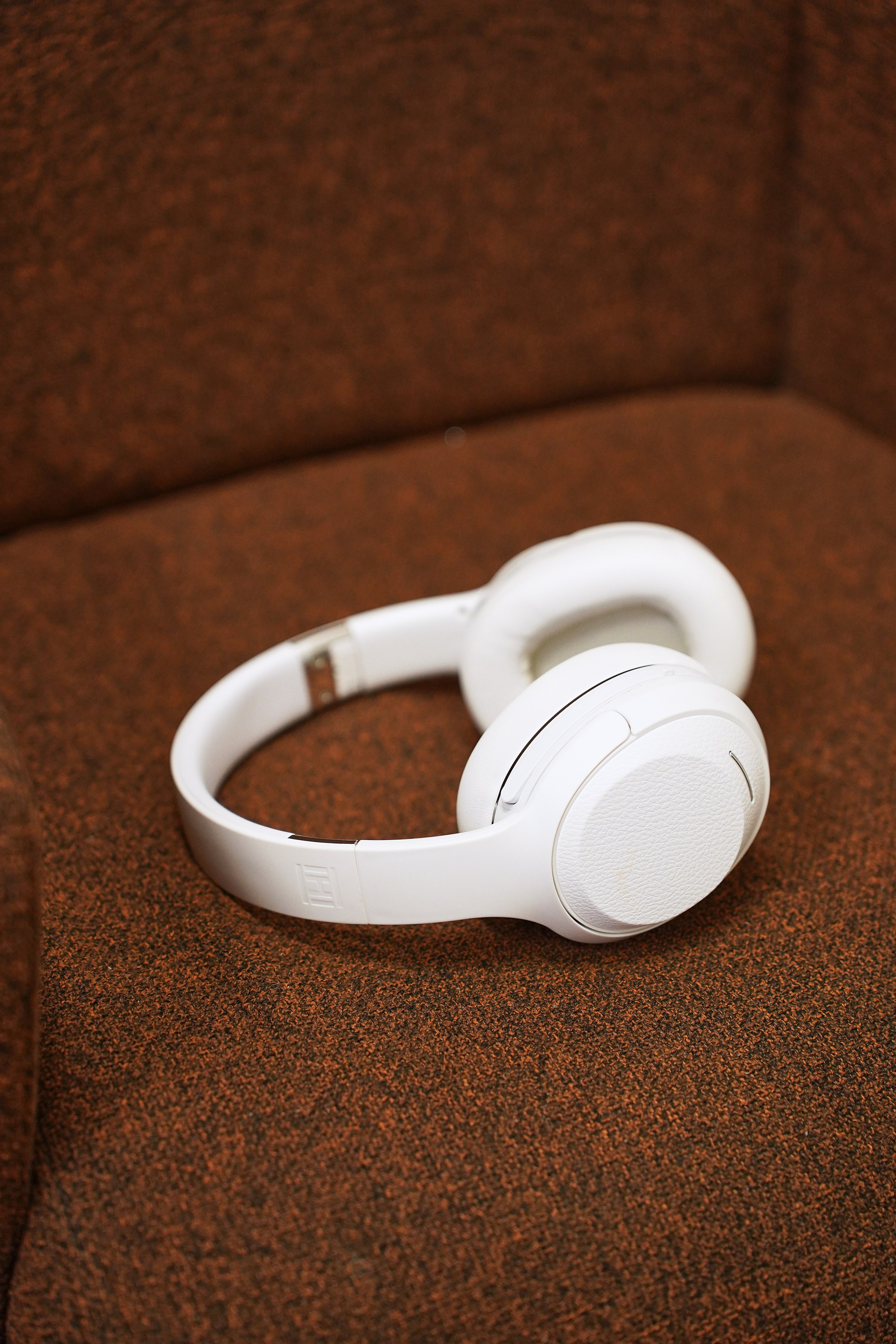 Наушники в интерьере. Фотограф