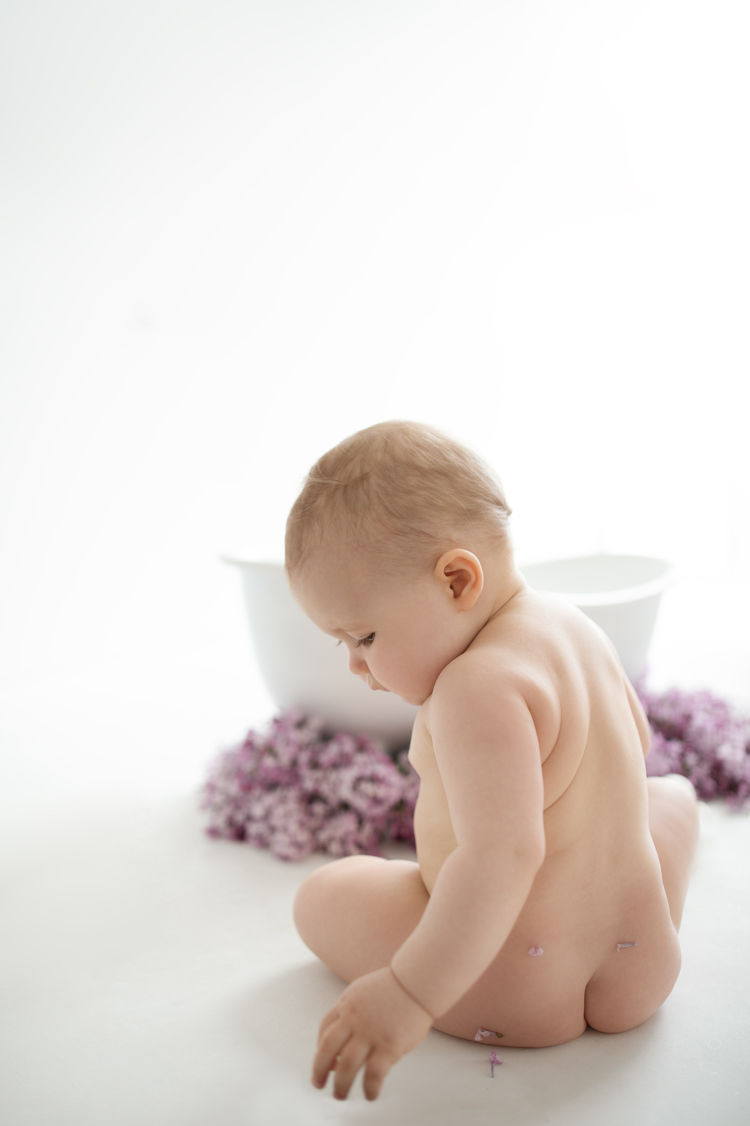 Алиса и сирень. Фотограф на годик Хабаровск Детский и семейный фотограф в Хабаровске Юлия Матвиенко
