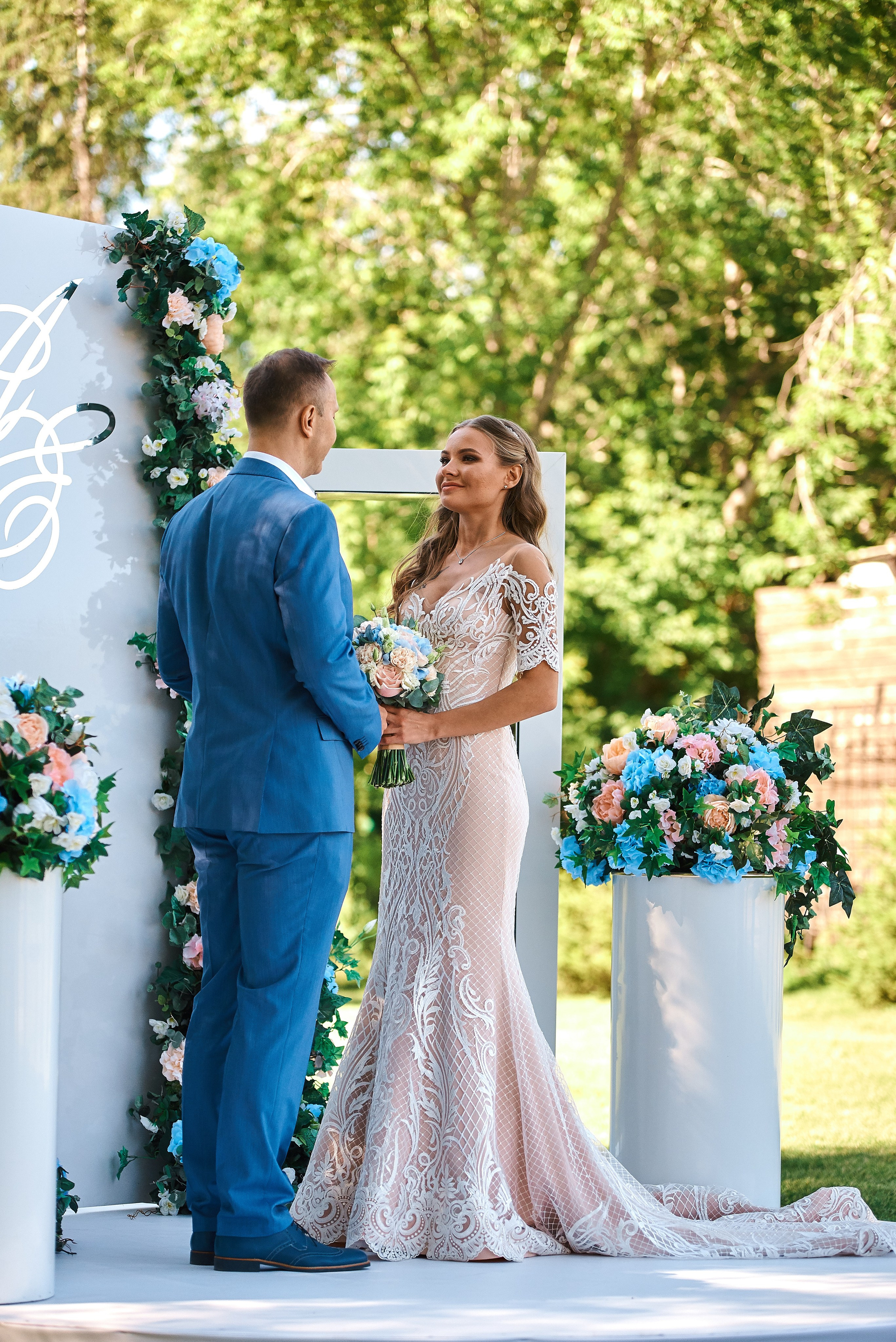 Фотограф Артём Савиных | Свадебная, репортажная, семейная съёмка Москва. Артём Савиных — профессиональный фотограф в Москве | Репортажи, свадьбы, портреты