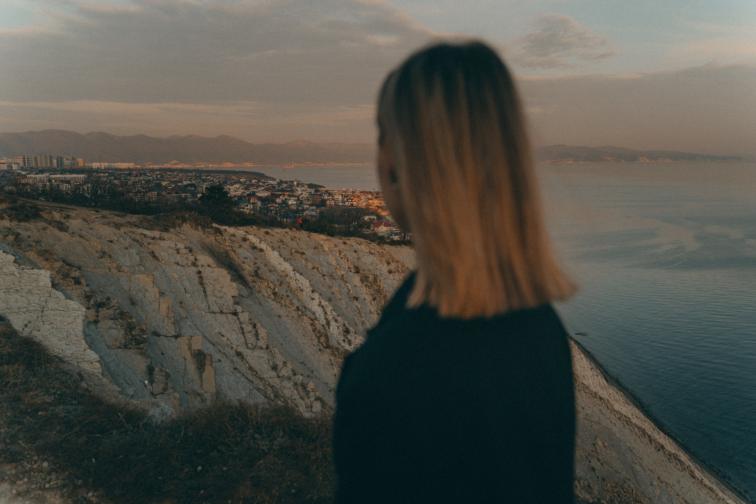 Lovestory на закате в горах. Фотограф Екатерина в городе Новороссийск