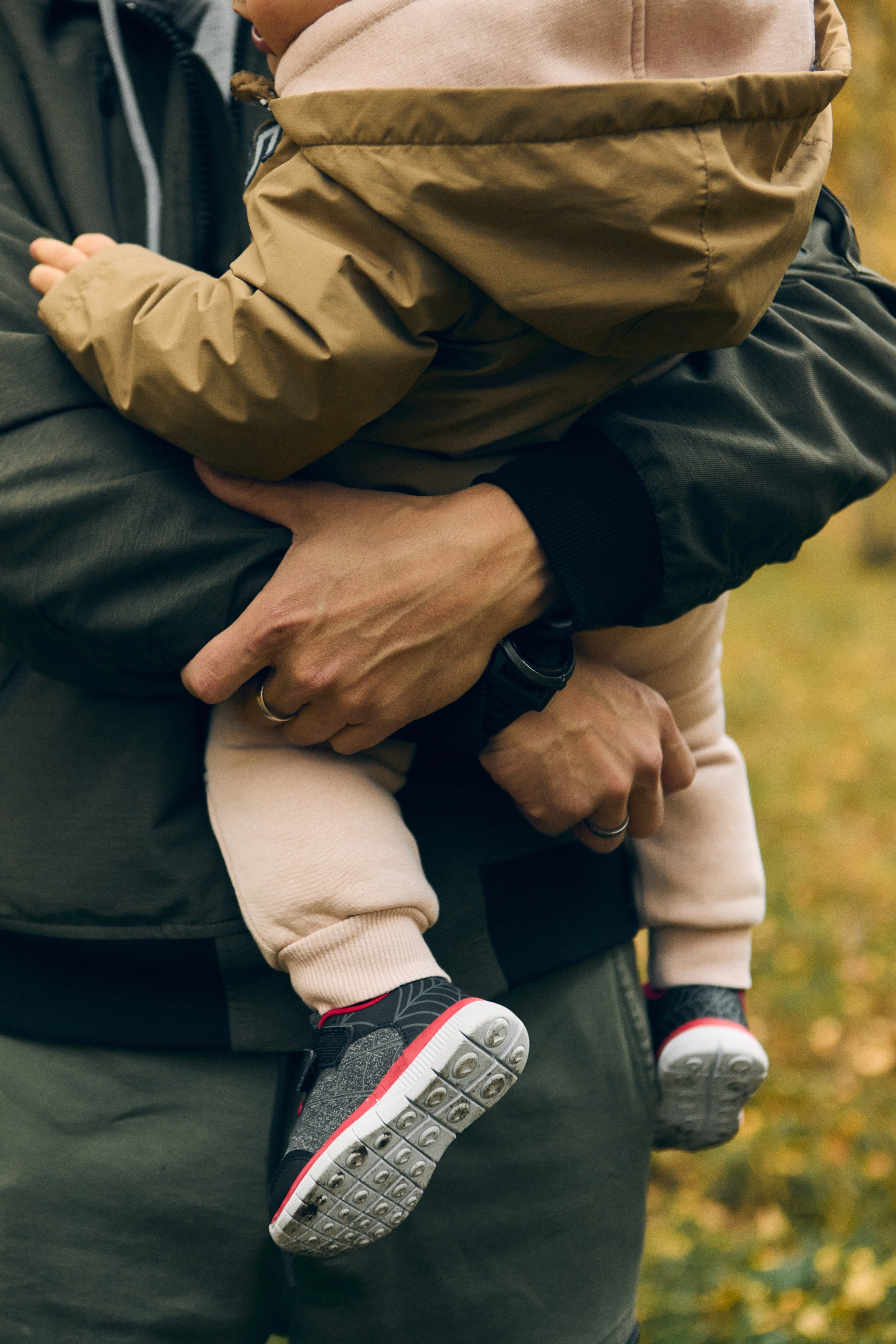 Семейная фотосессия дома и на прогулке в Москве