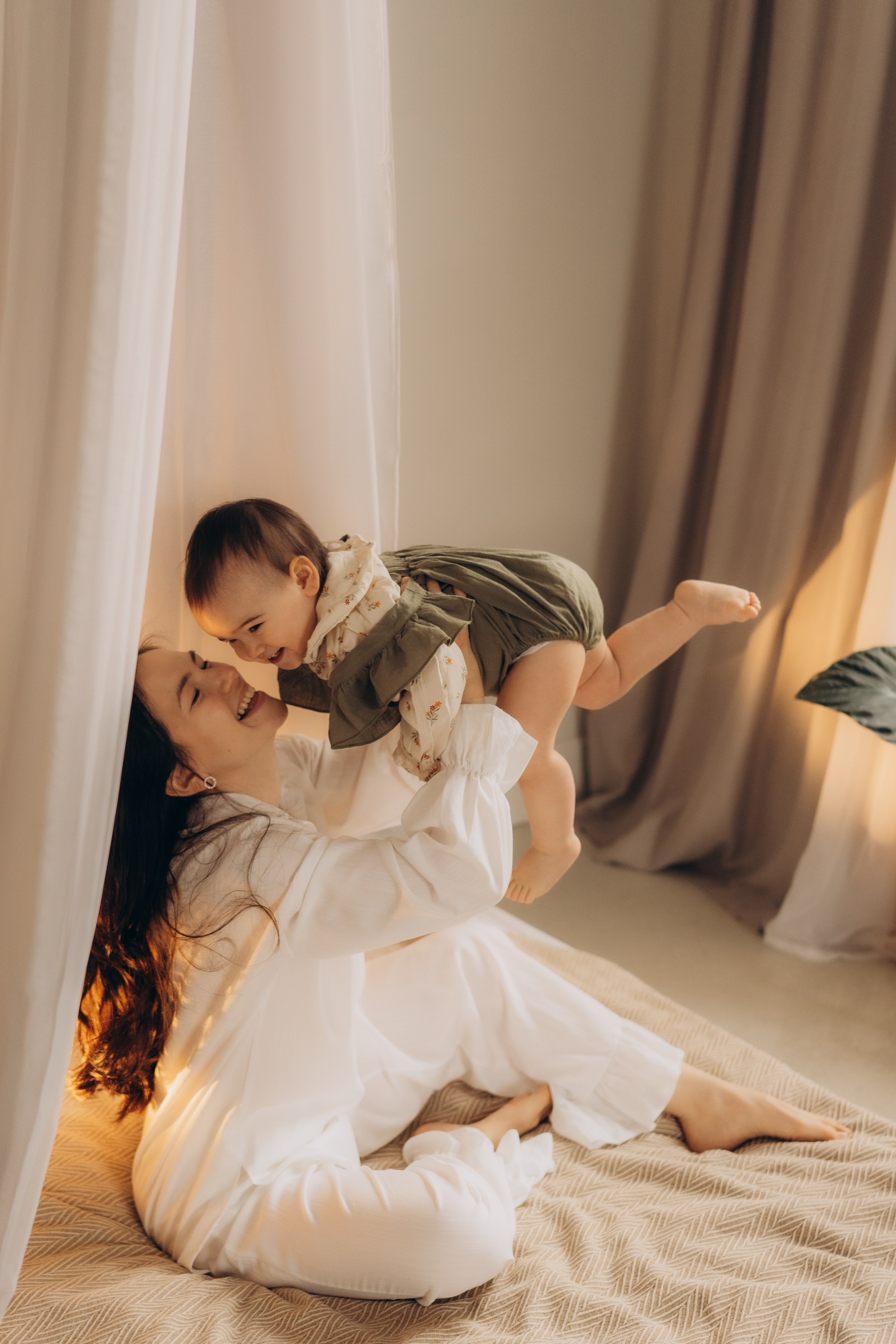 Мама с дочкой, банные процедуры. Семейный фотограф в Казани