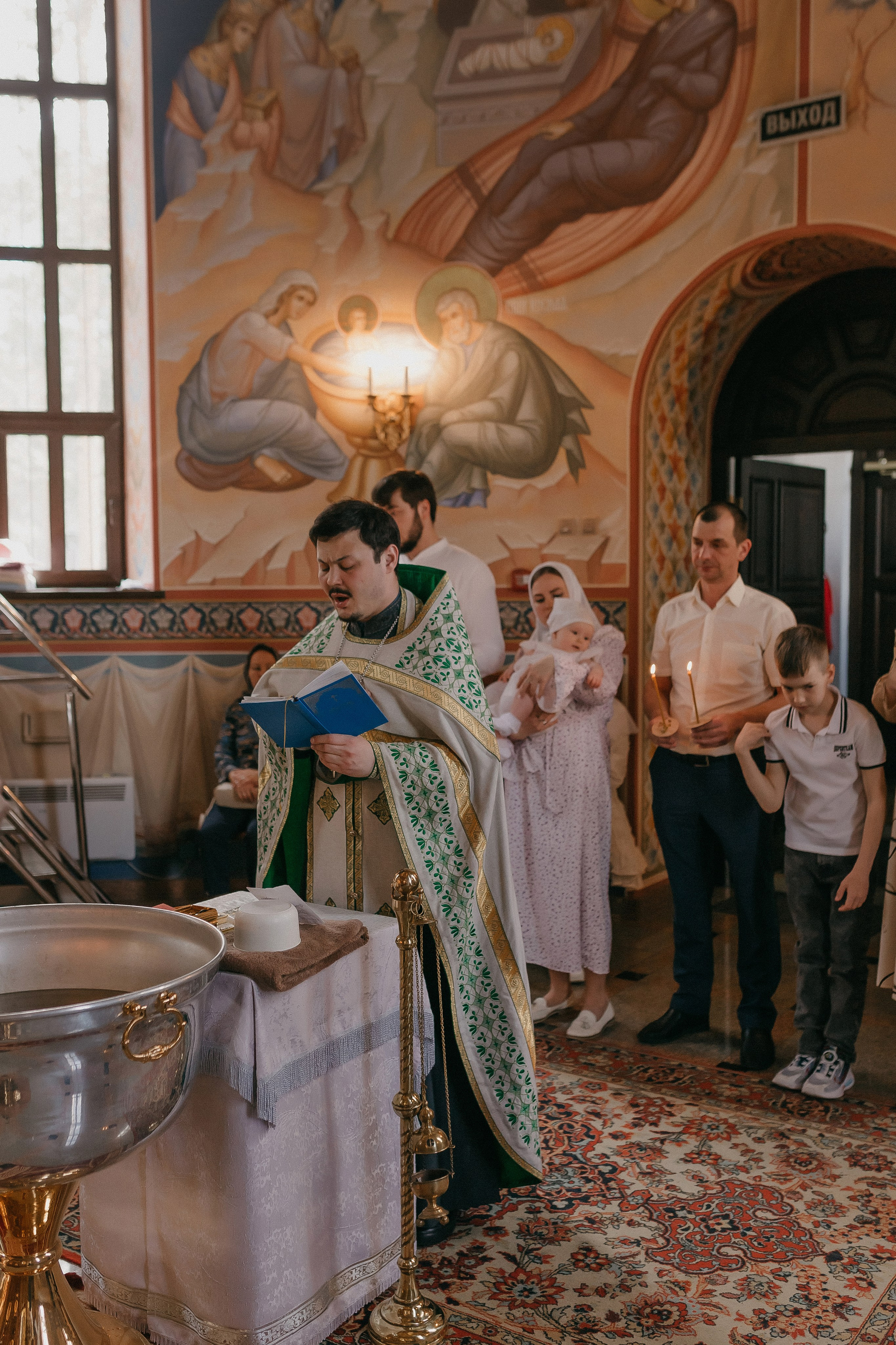 Крещение Артёма и Валерии. Храм Георгия Победоносца. Семейный фотограф в Сургуте