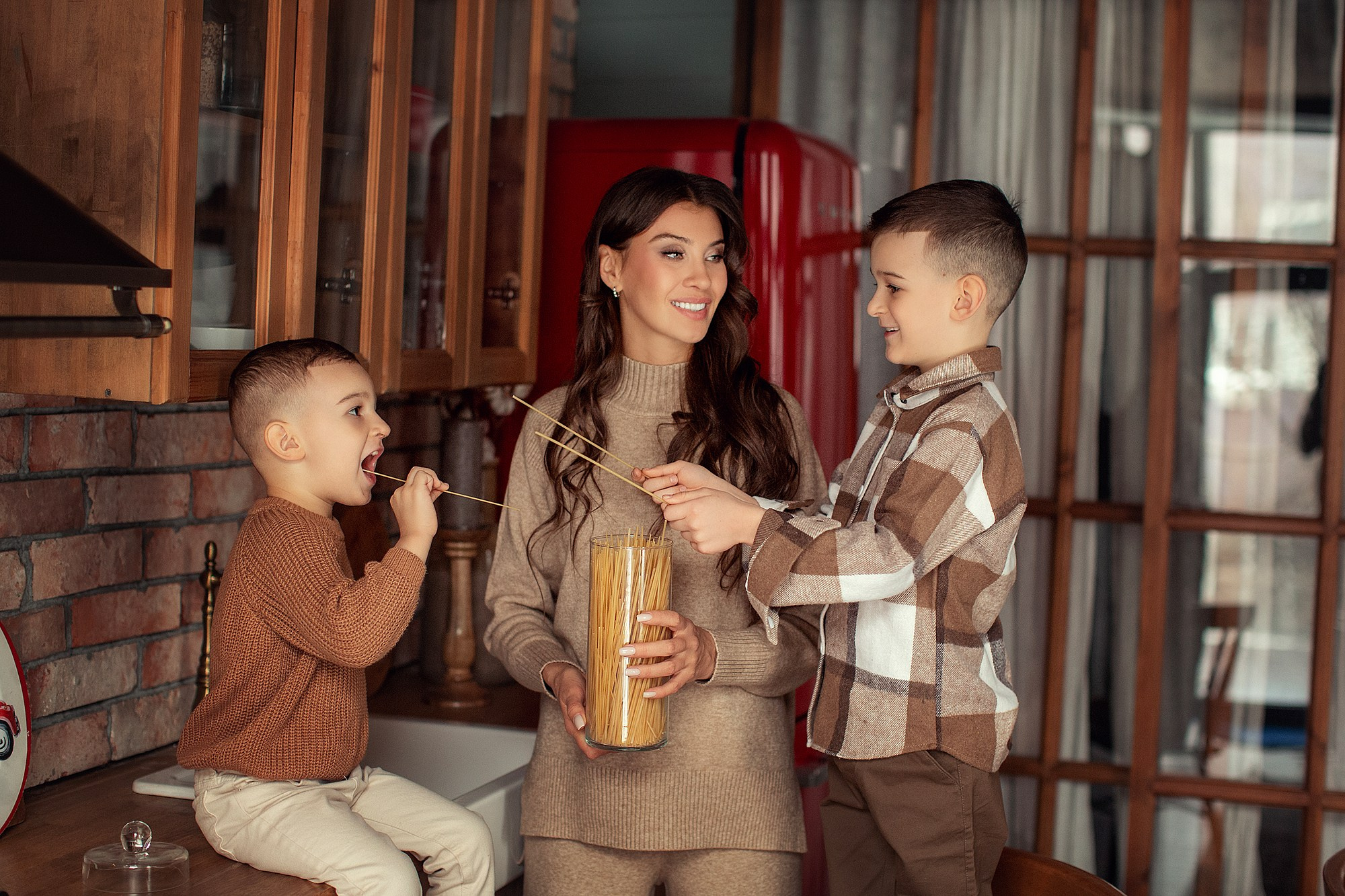 Студийная съемка мамы с сыновьями. Tatyana Nadezhdina Family photographer