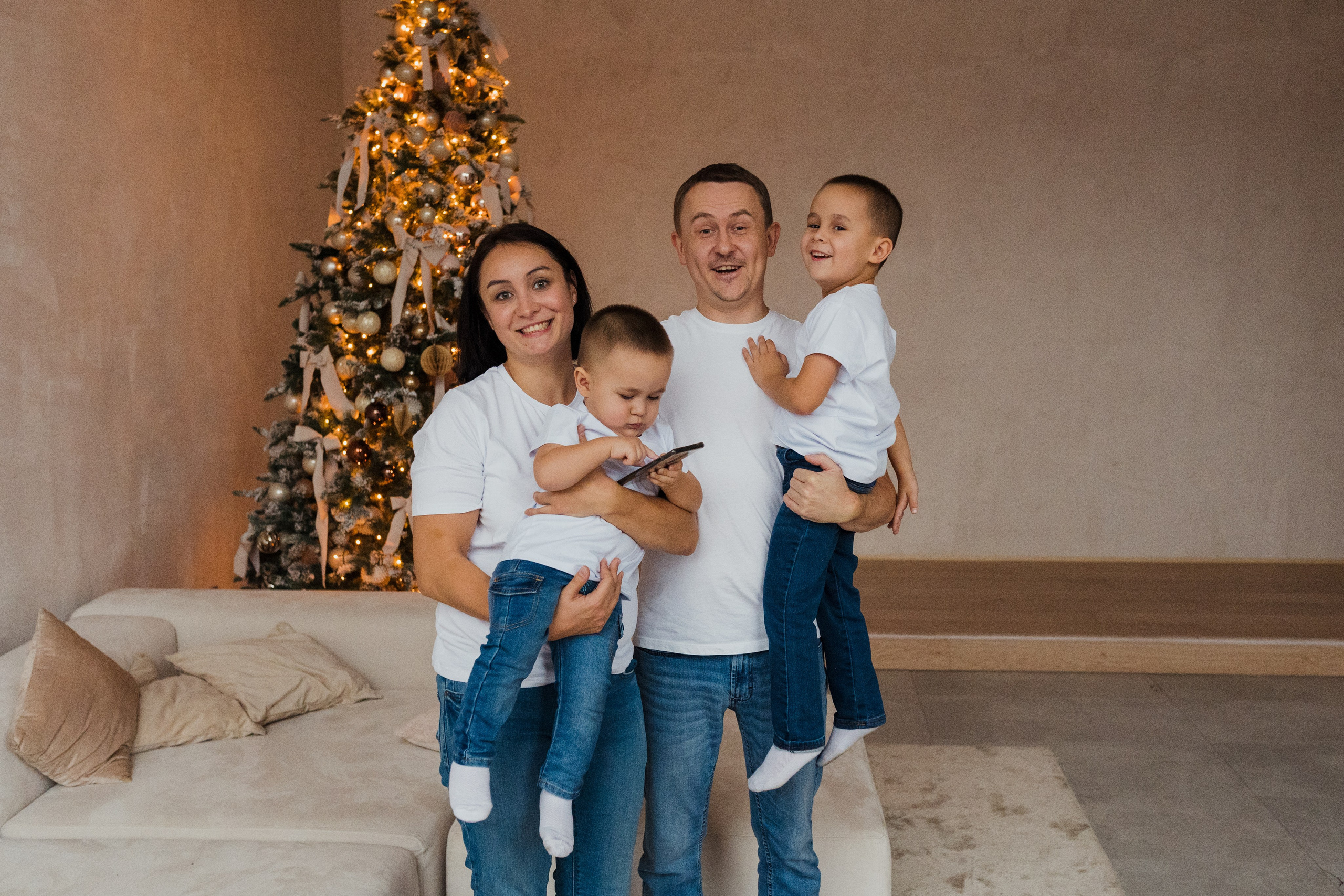 Семейная фотосессия в студии в Москве, семейный фотограф Анна Полушина. Свадебный фотограф в Москве Анна Полушина