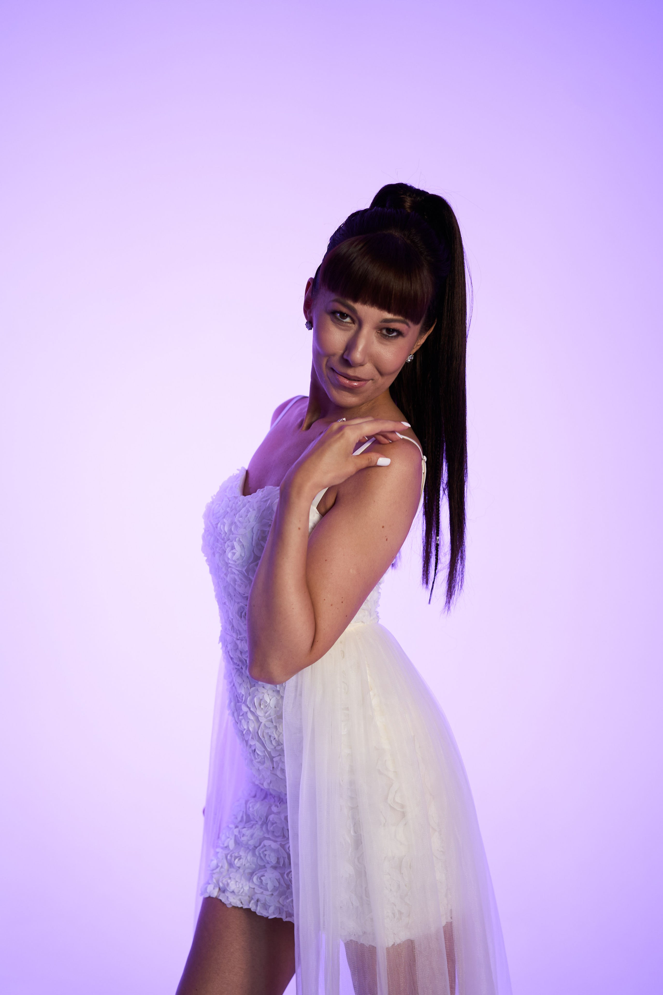 Фотосессия на циклораме с цветным светом. Фотограф Екатеринбург Кокшарова Александра