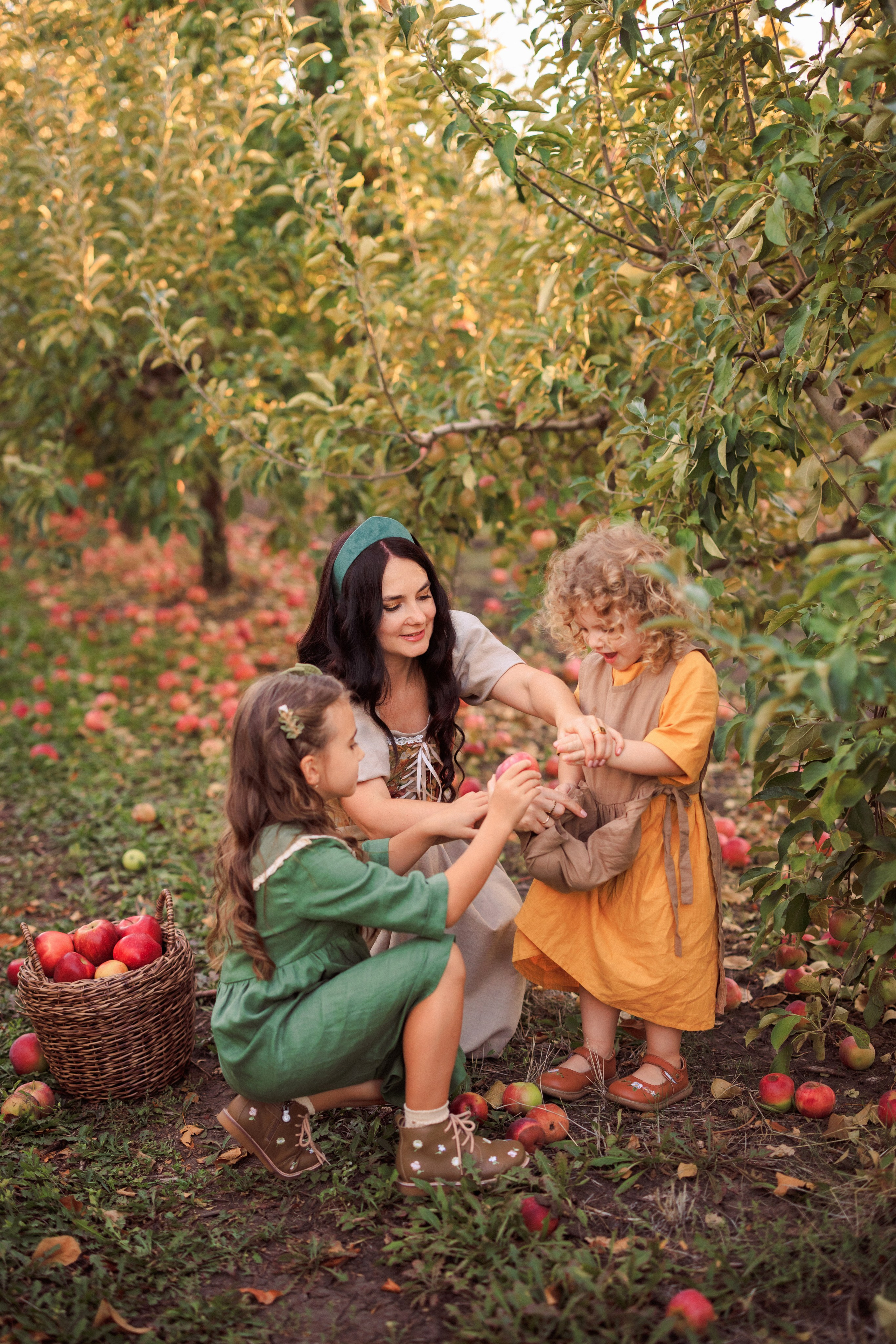 Семейная фотосессия в Яблоневом саду. Семейный и детский фотограф в Краснодаре Анна Трашкова