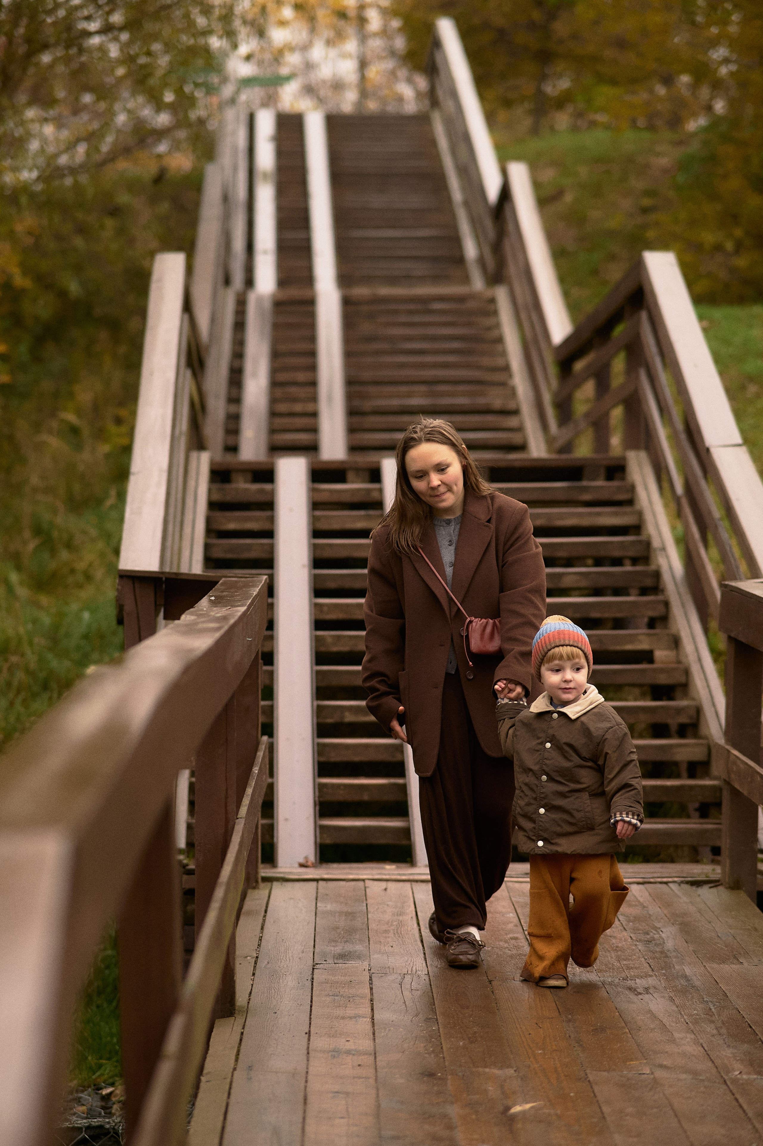Света и Илюша под дождём. Семейный и свадебный lifestyle-фотограф в Москве Мария Петрова