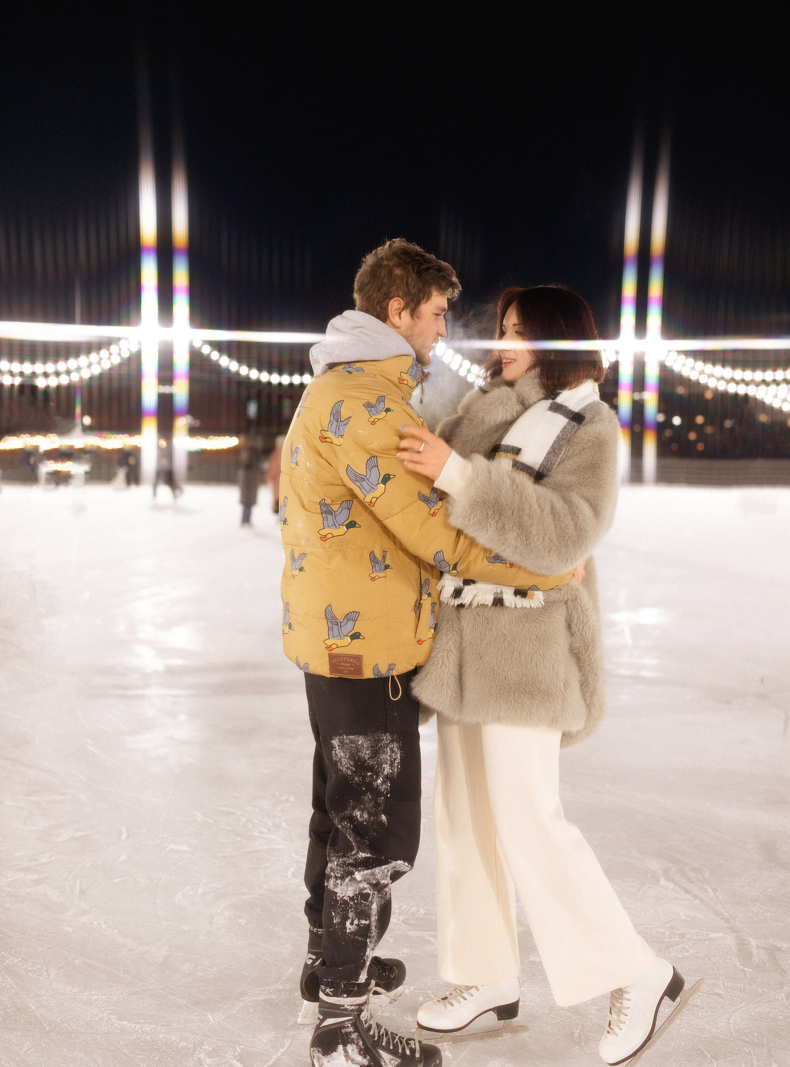 Алина и Сергей на катке. Портретный фотограф в Санкт-Петербурге Катя Протасевич