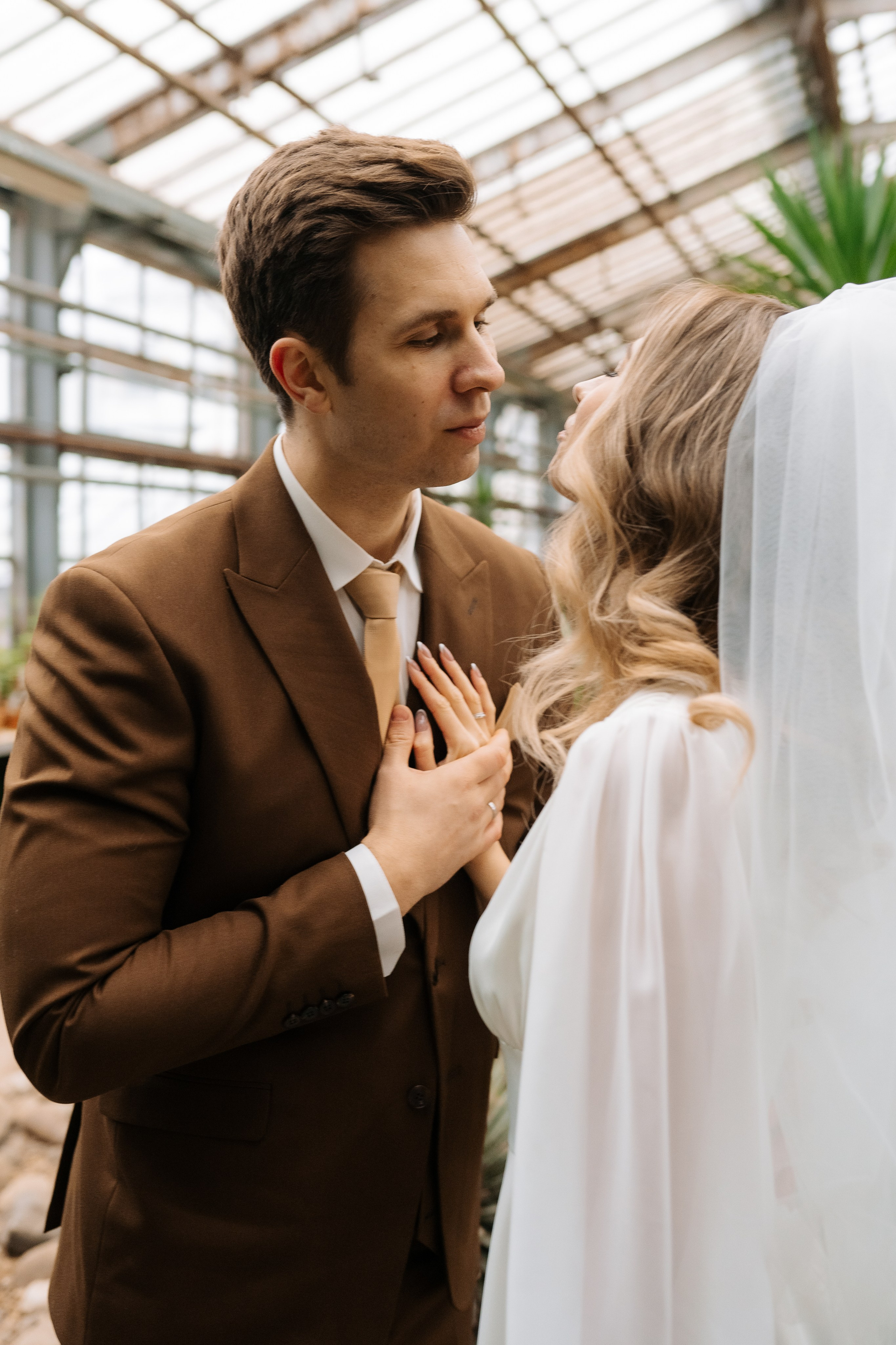 Свадебная фотосессия в оранжерее, Москва. Свадебный фотограф в Москве Анна Полушина
