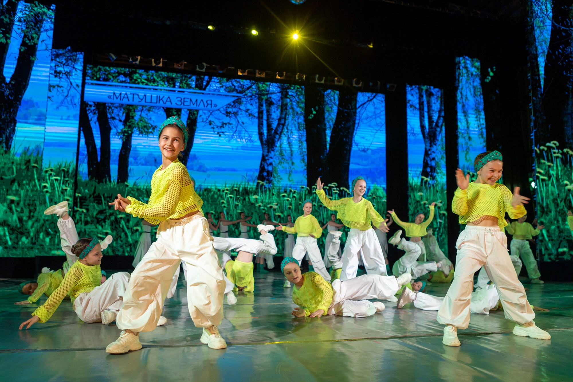 Отчетный концерт Заслуженного коллектива РФ «Жемчужинка» в Оренбурге, ДК «Россия», 2025 г. Фотограф в Оренбурге. Профессиональный фотограф