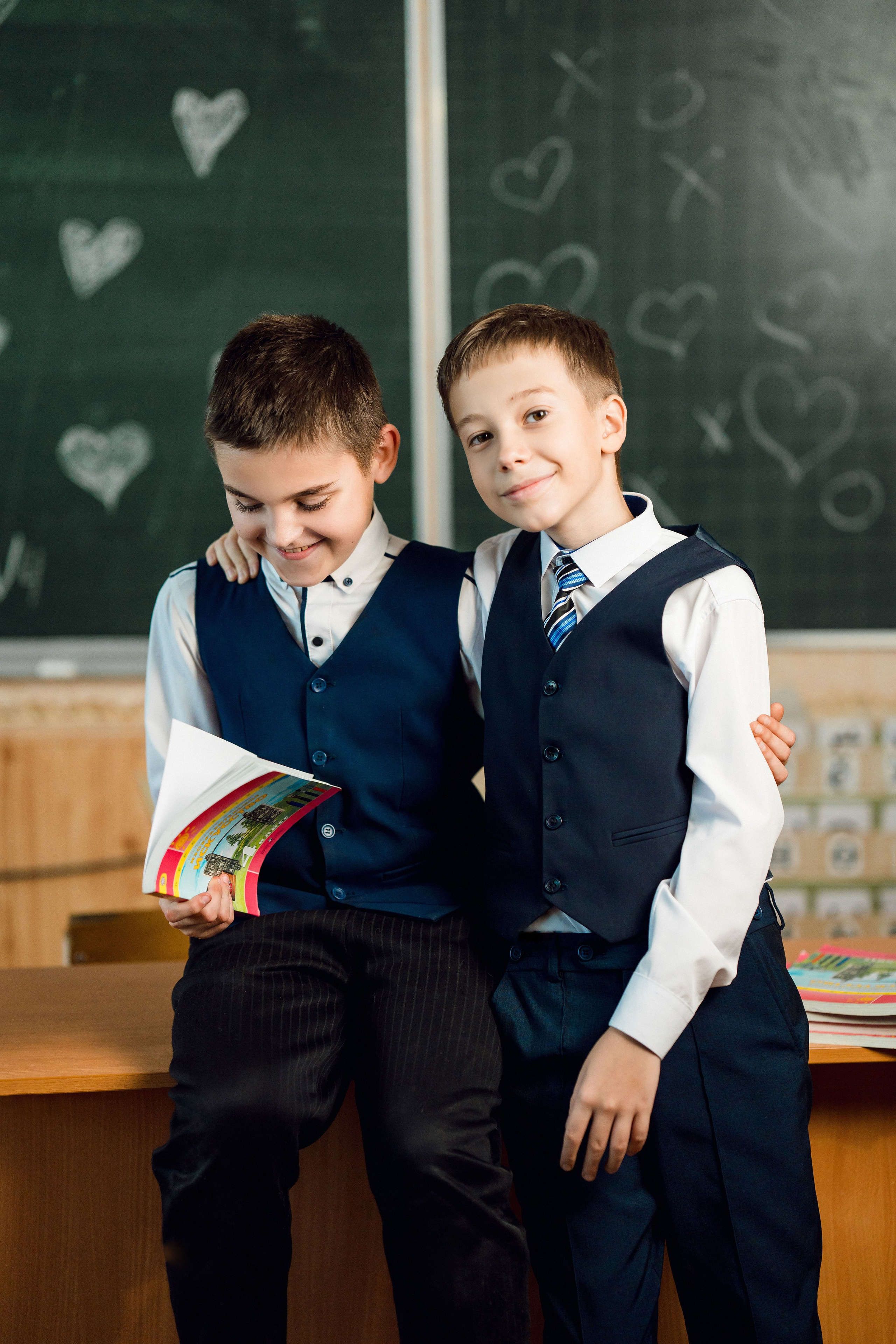 Выпускной альбом 4 класс. Выпускные альбомы Шатура Рошаль МО