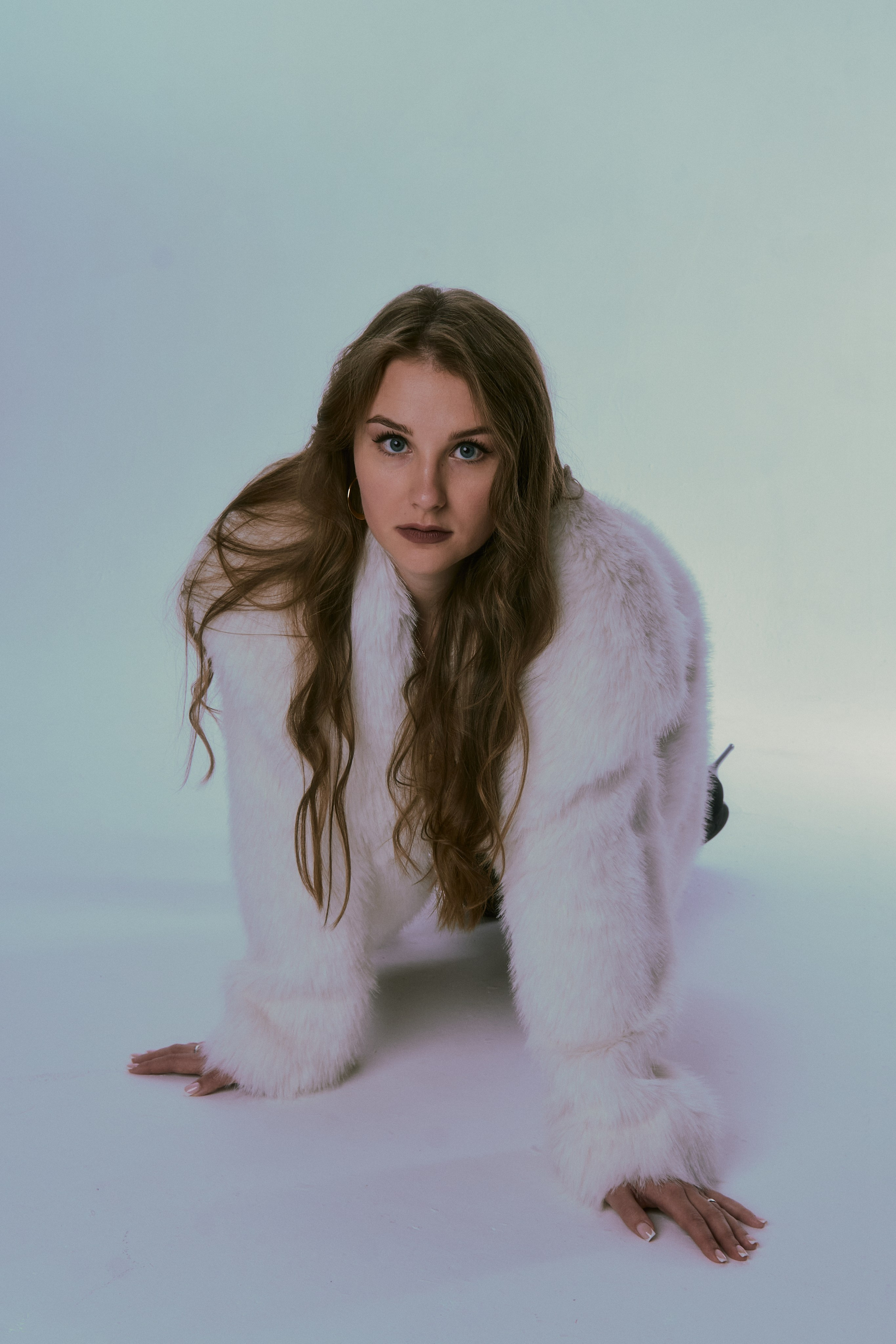 Стильная фотосессия в студии в шубе и белье. Фотограф Наталья Воронина Москва