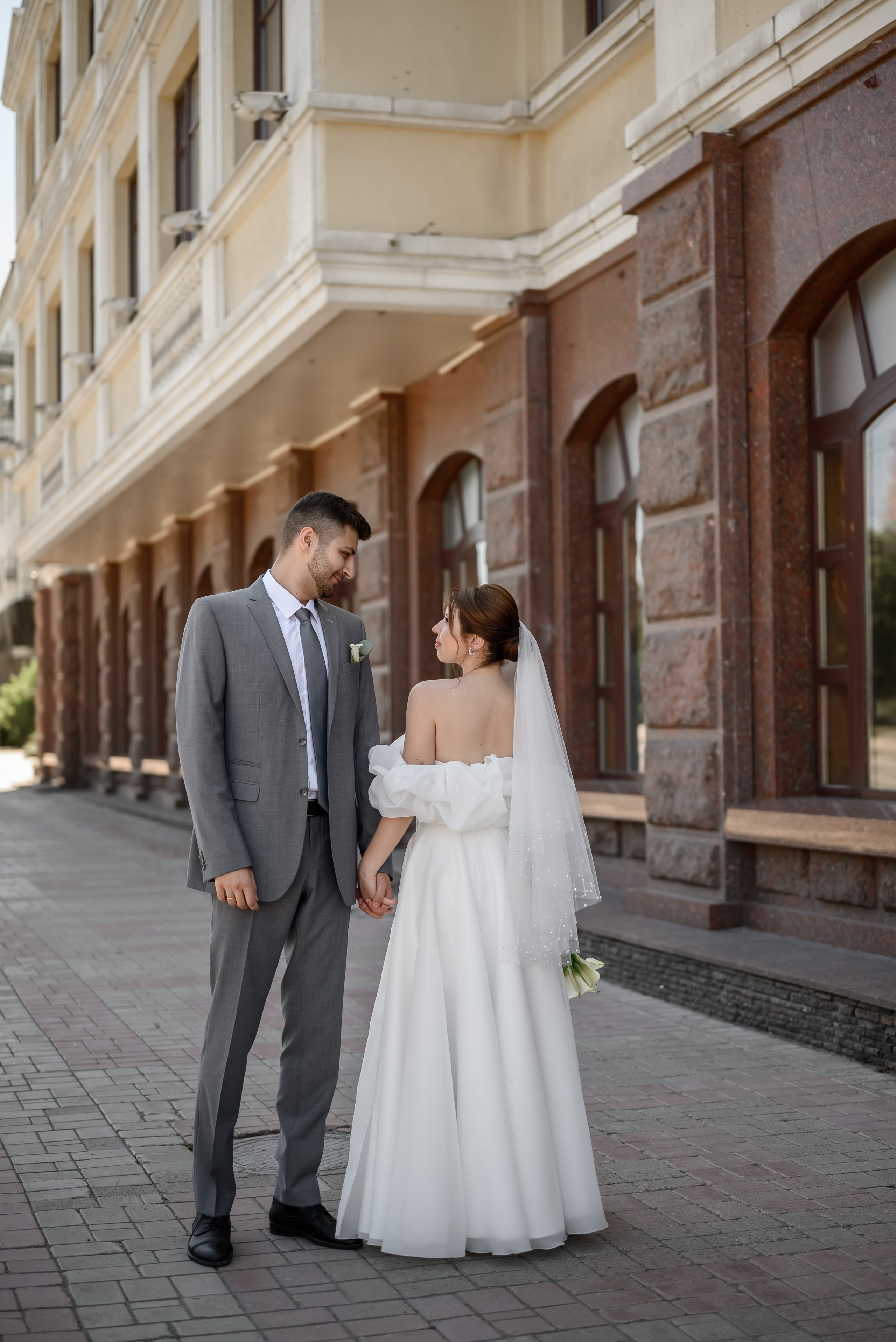 Прогулка в театре и по центру города. Юлия Басня семейный и свадебный фотограф в Донецке