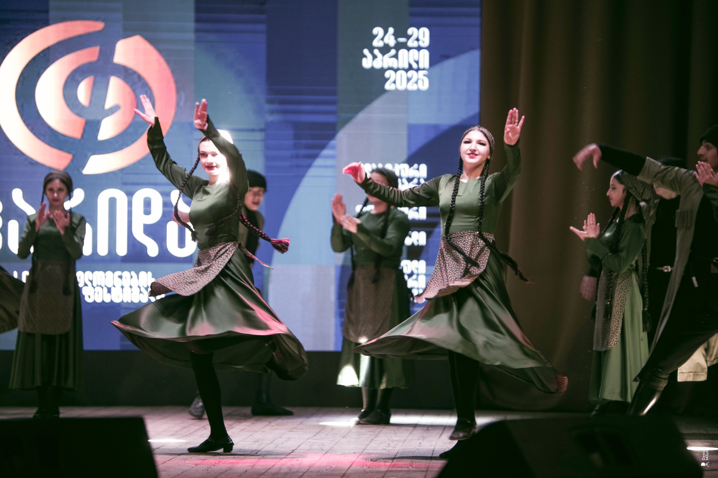 Танцы в Хоби. Портретный фотограф Денис Милютин