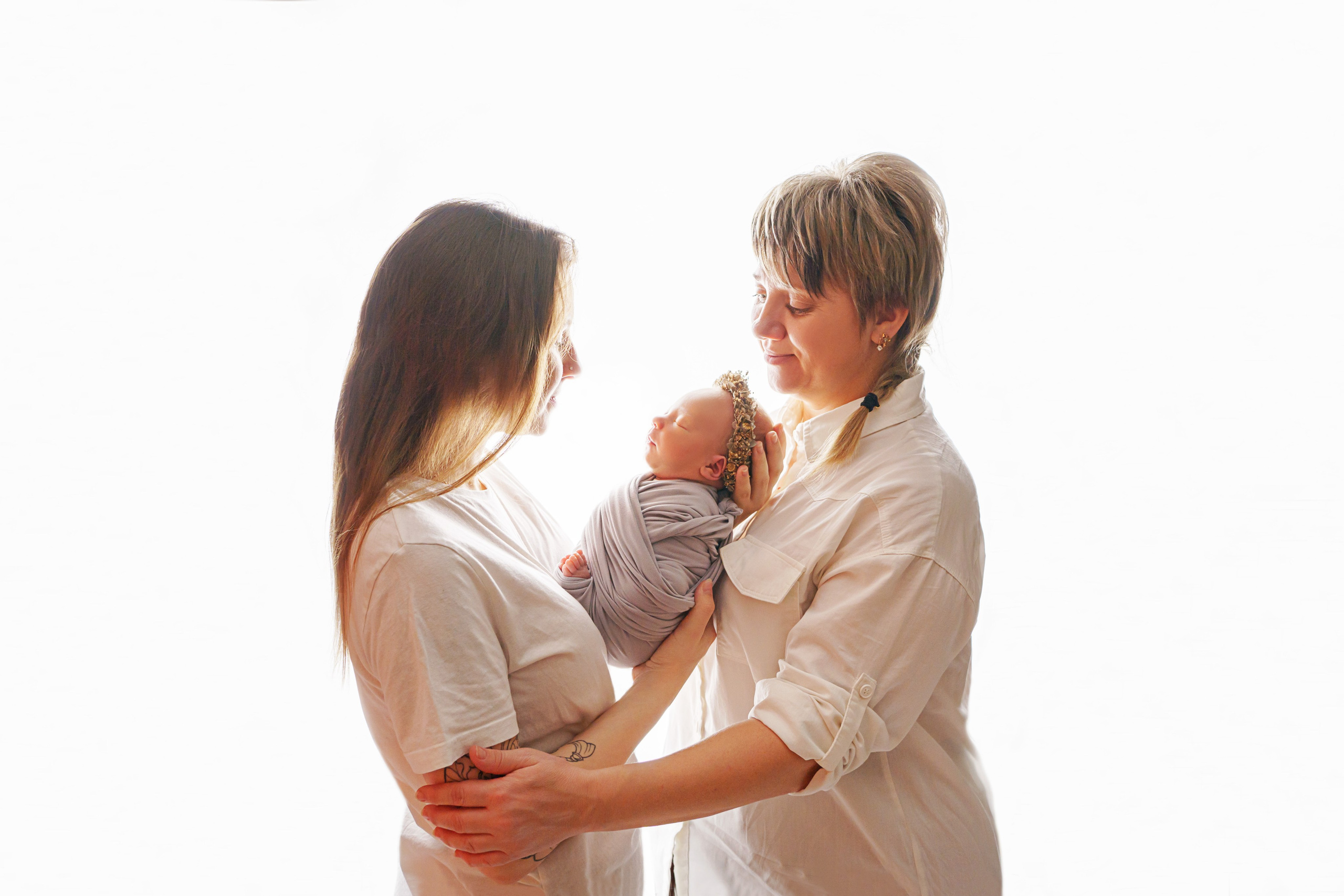 Три поколения прекрасных девушек на одном фото