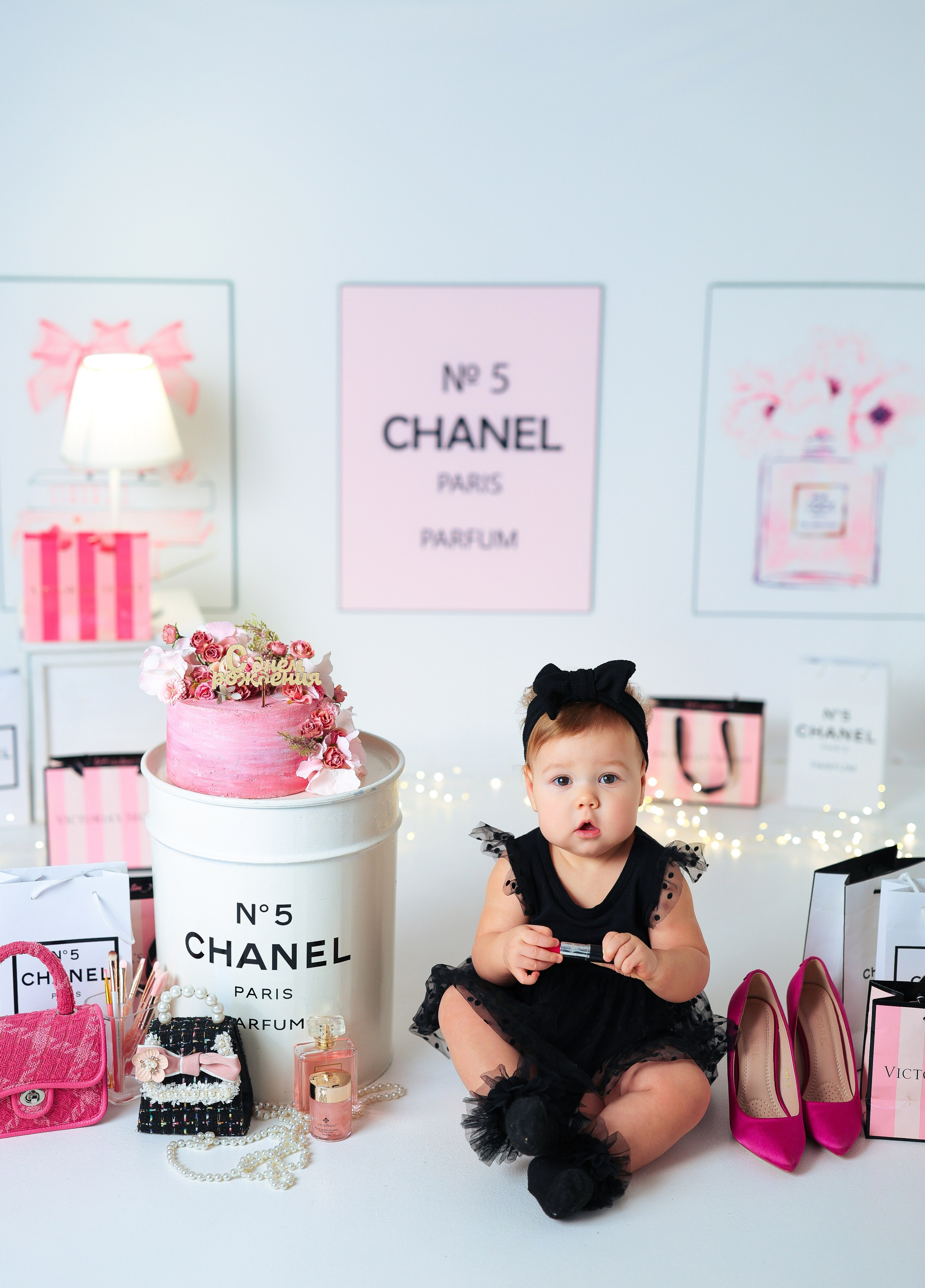 Малышки Антураж