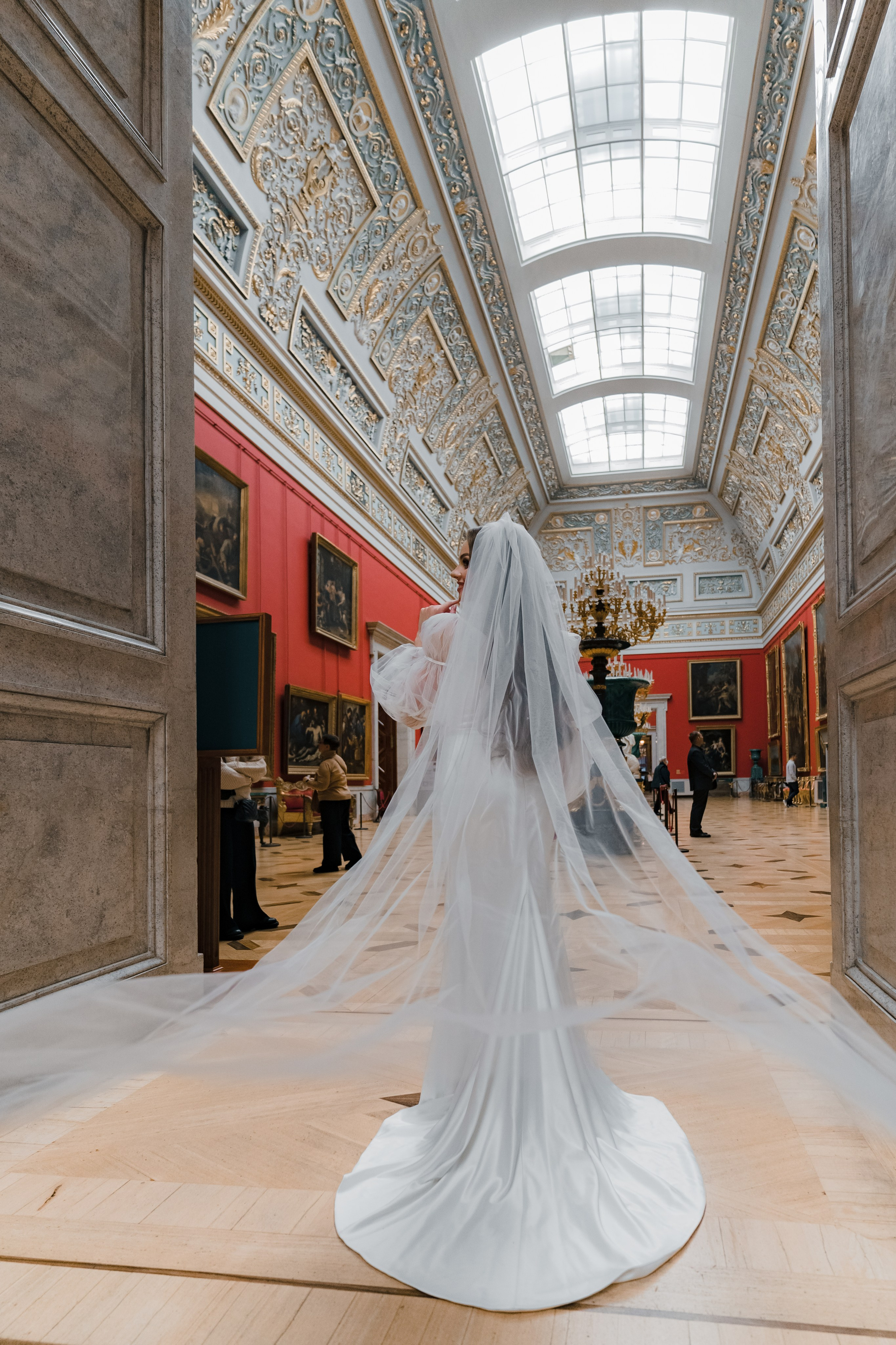 Фотосессия в Эрмитаже упрекрасно передаст Ваш стиль свадьбы!