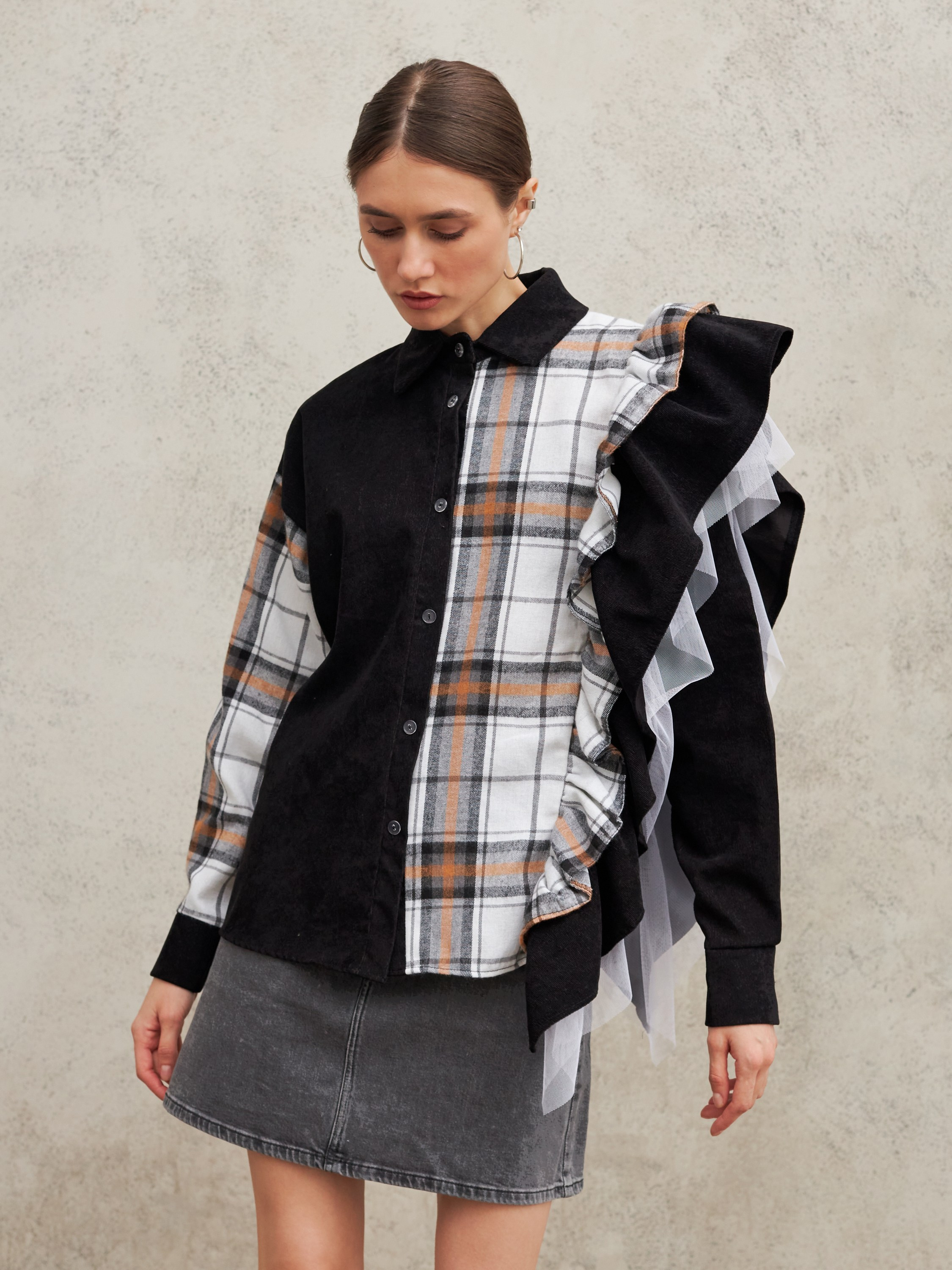 Фотосъемка рубашек с воланами Екатеринбург Wildberries ВБ Ozon Озон фотосессия одежды Екб заказать цена фотосъемка товара WB блузки Екб. Фотограф Екатеринбург Анастасия Жерновская | Маркетплейсы и нейрофото