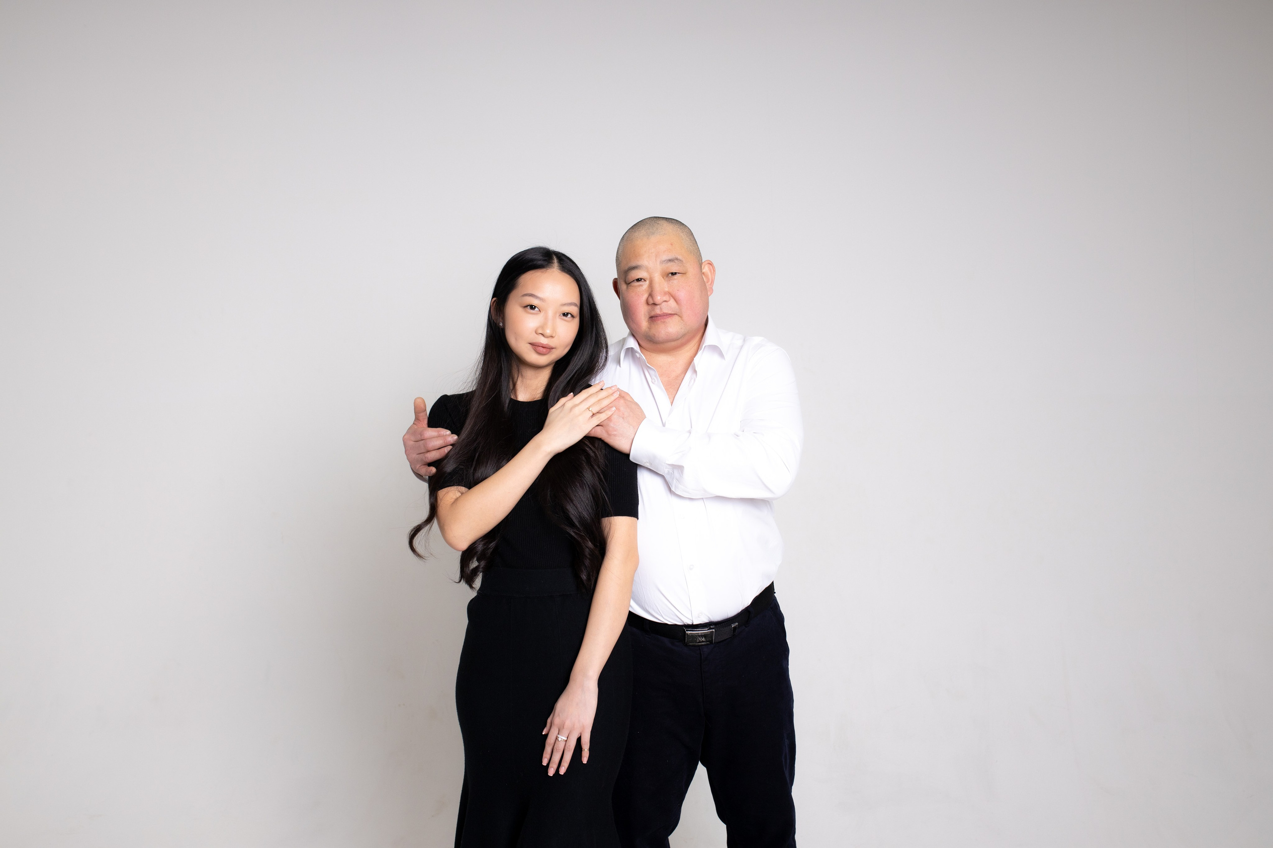 Семейная фотосессия на циклораме с импульсным светом. Фотограф в Железнодорожном и Балашихе