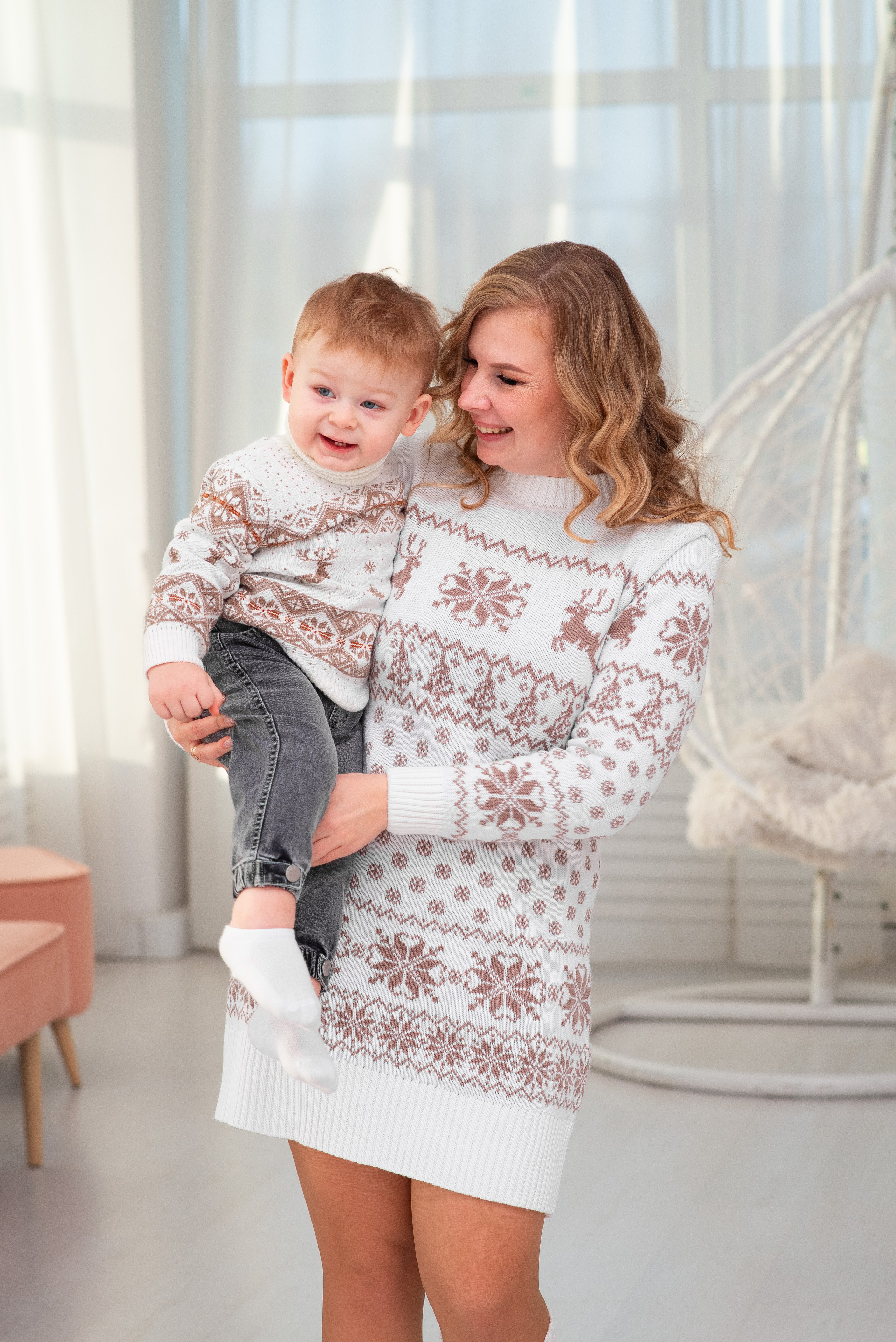 Новогодняя семья Натальи. Семейный фотограф на выписку из роддома и крещение Минск Настя Гришук