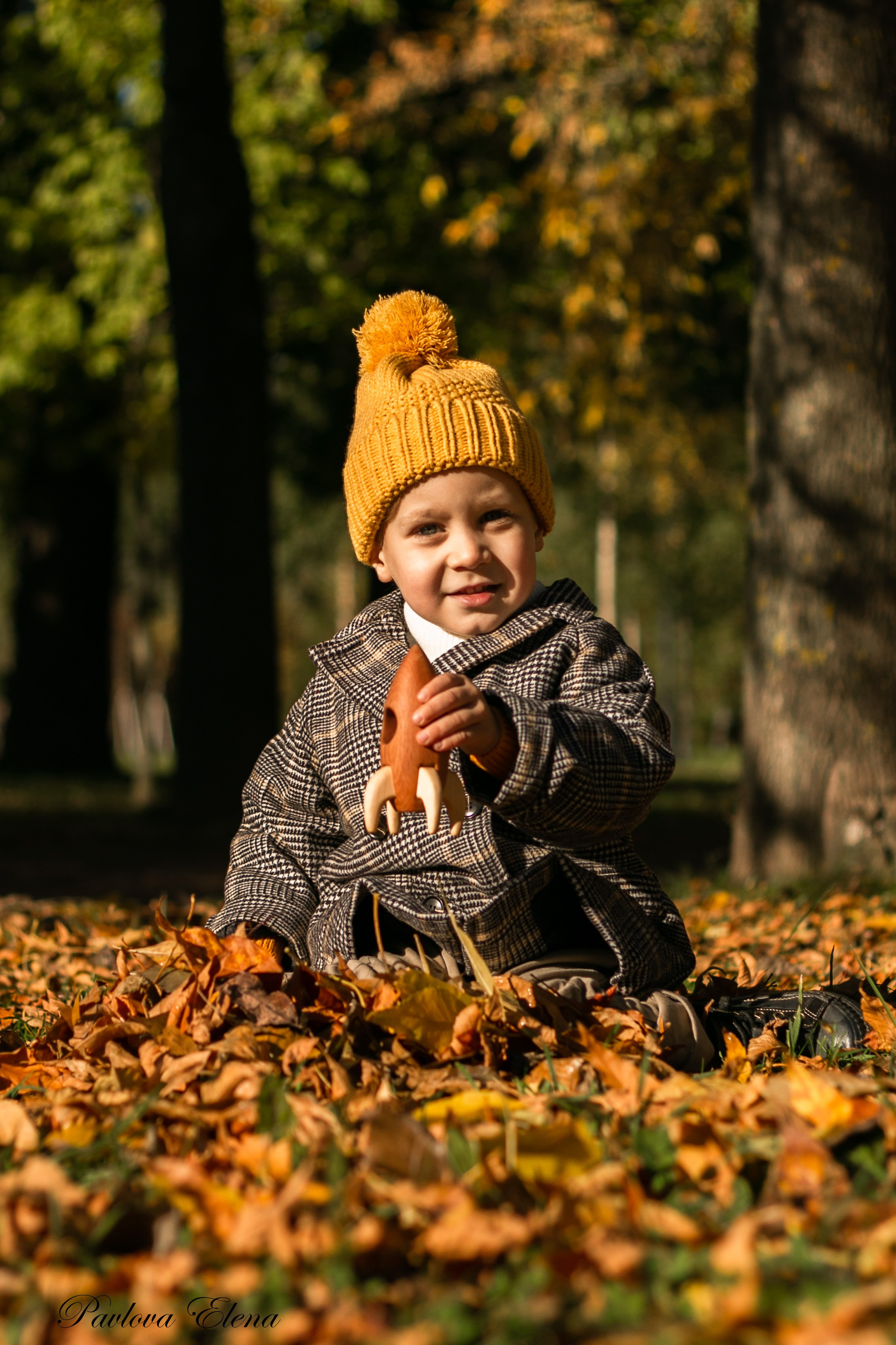 Гоша с папой. Осенняя фотосессия папы с сыном в Парке Победы. Семейный и детский фотограф в Санкт-Петербурге Павлова Елена